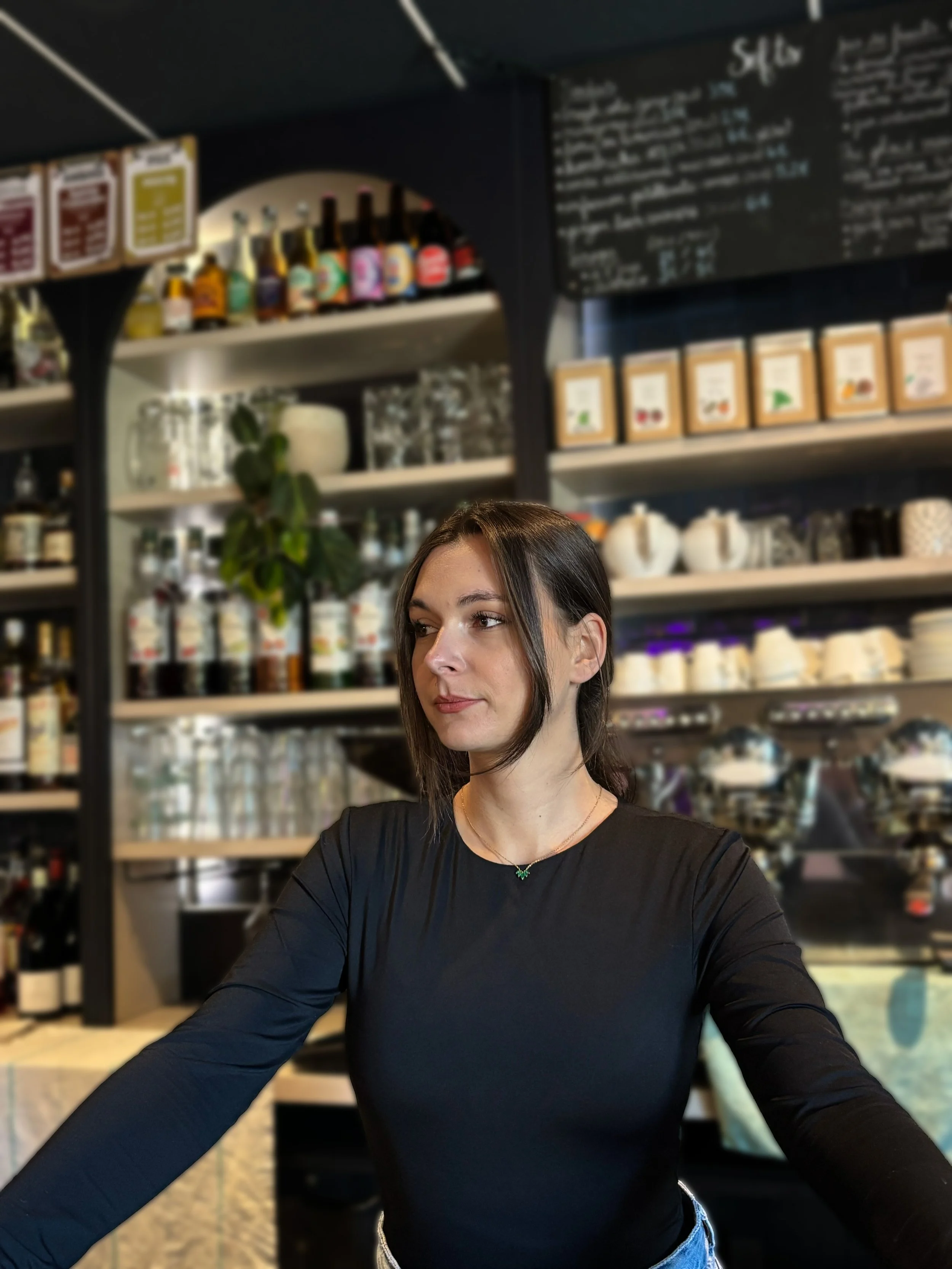 Portrait de Juliette, serveuse  à La Reine de Cœur à Rennes.