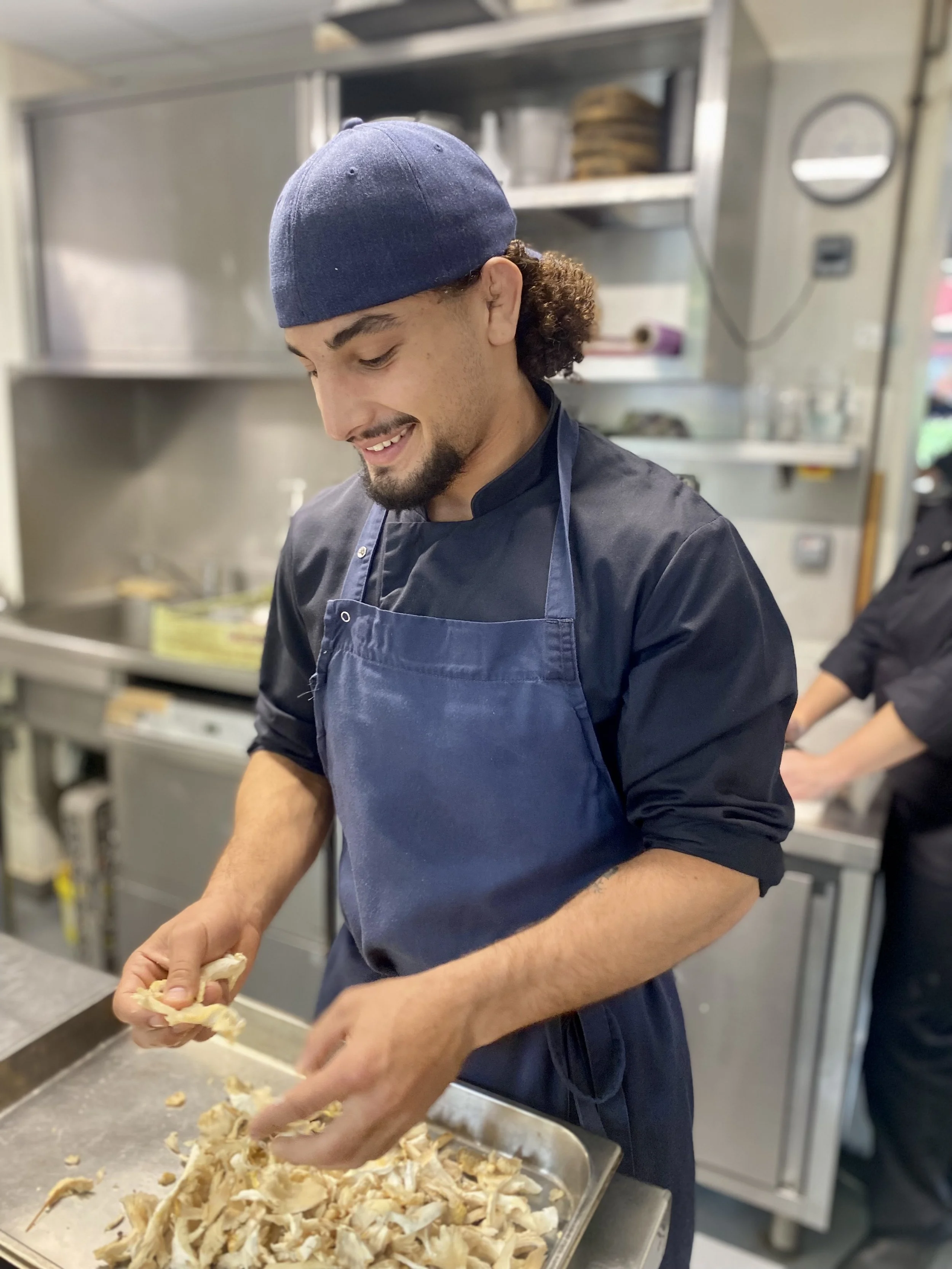 Ylian apprenti en cuisine.