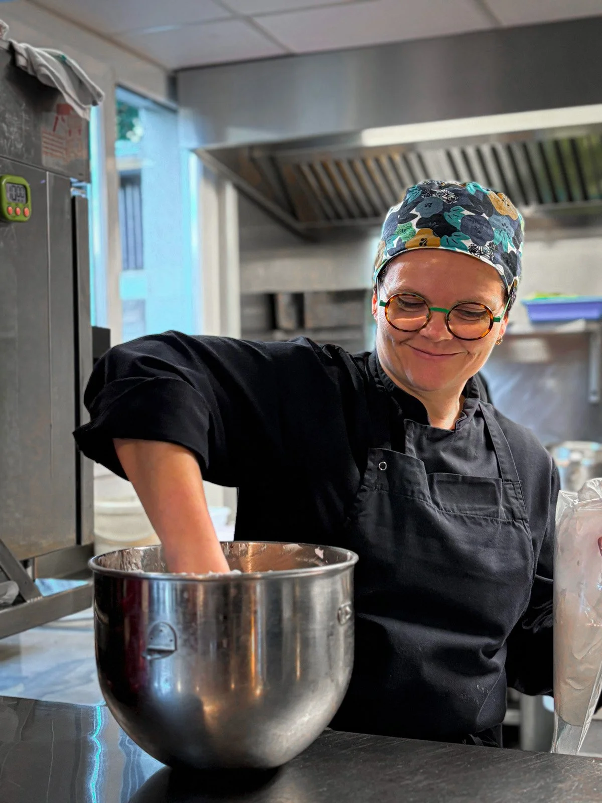 Portrait d’Élodie, second de cuisine à La Reine de Cœur à Rennes.