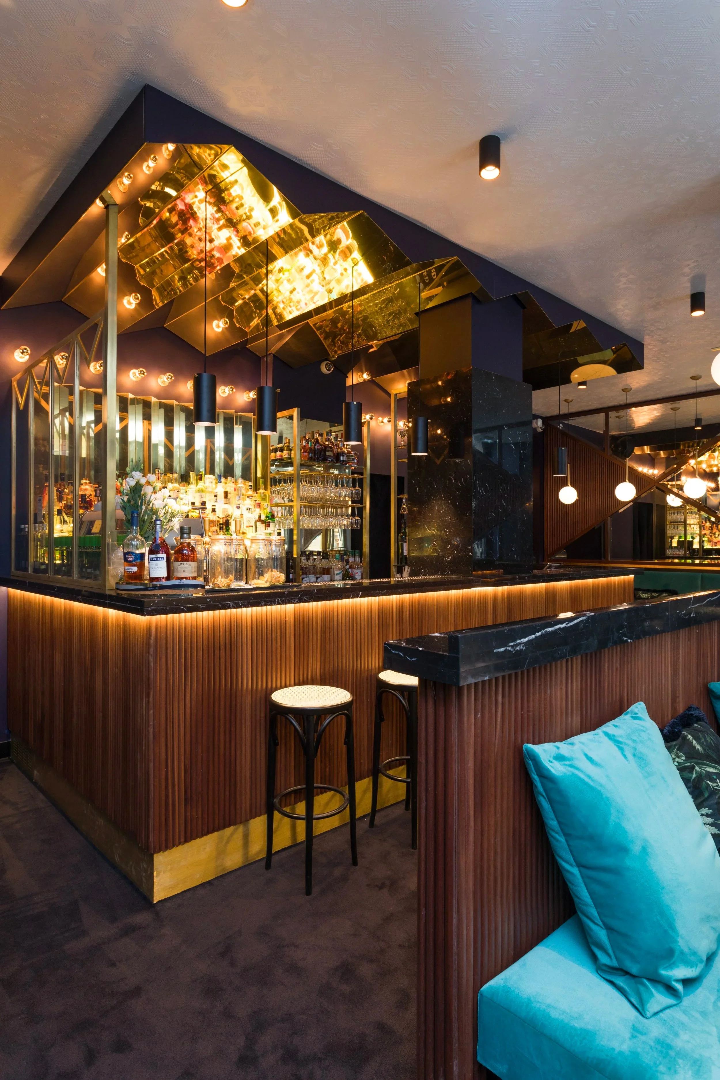 Intérieur du bar à cocktails Monfort à Rennes