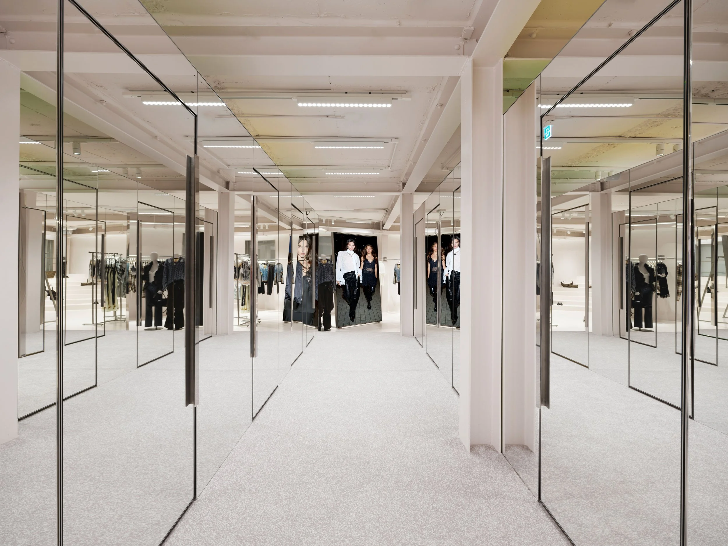H&M Seongsu Interior_3F 9 b.jpg