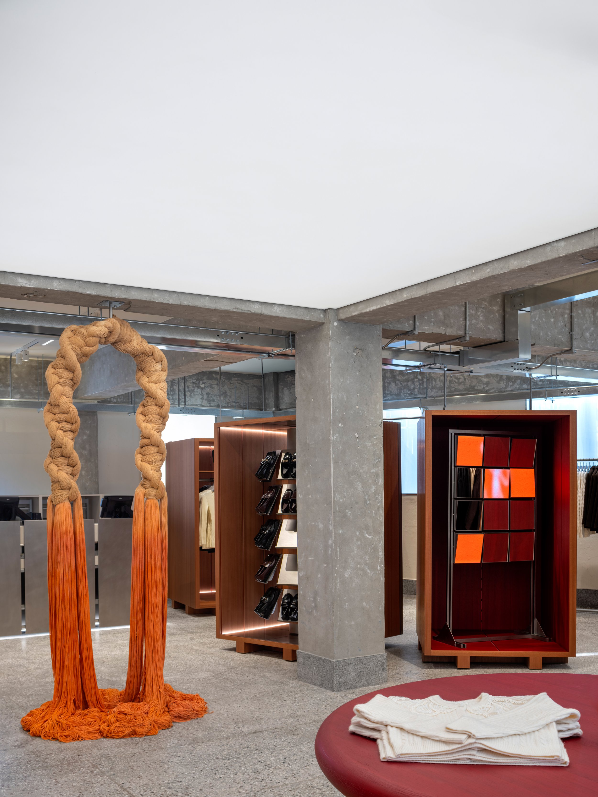 H&M Seongsu Interior_2F 6 b.jpg