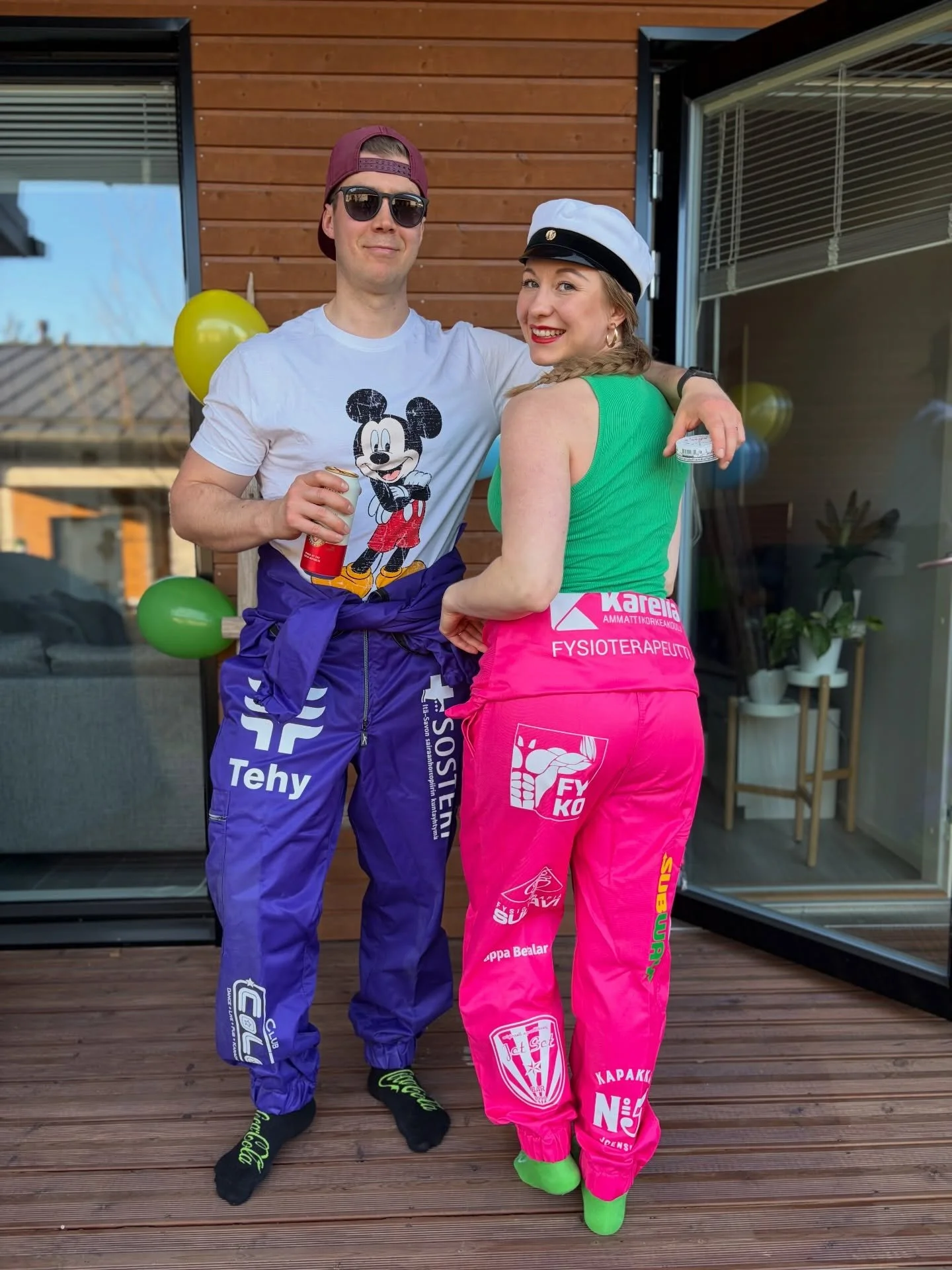 Kaivettiin haalarit kaapin perukoilta ja muisteltiin opiskeluaikojen vappuja. 🤭

Siisp&auml;, 

Hullun hauskaa vappua! 🎈 
.
.
.
#vappu2026 #fysioterapeutit #fyssaripariskunta