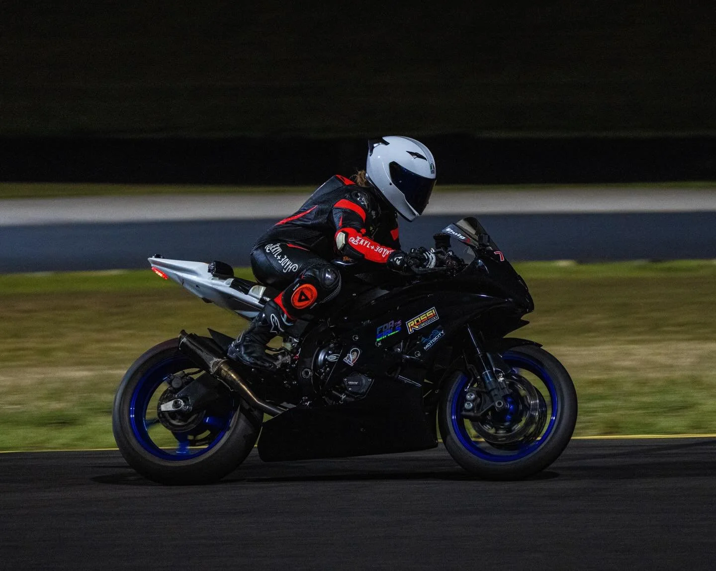 For The Girls were proud to sponsor @isabelwoodsss for her first ever race in the @stgeorgemotorcycleclub Summer Night Series 600cc class, a huge step up and a massive milestone! 🏍️👩🏻&zwj;🤝&zwj;👩🏼

&ldquo;There were definitely some ups and down