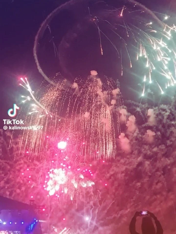 ✨ We Don&rsquo;t Just Fly &ndash; We Create Experiences ✨

At AeroSparx, we&rsquo;re not just planes &ndash; we&rsquo;re pioneers.
We are the originators of unique aerial creativity, blending breathtaking pyrotechnics, synchronised night displays, an