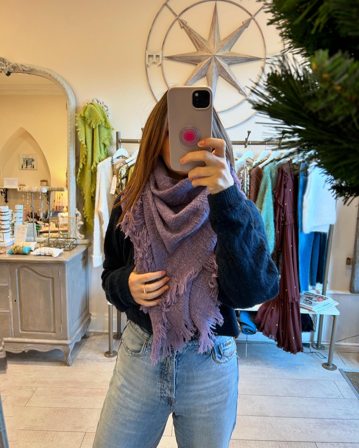 Sick of wearing dark colours? We&rsquo;ve got just the solution! Beautiful and bright cashmere scarves to keep you nice and warm this month 💎✨