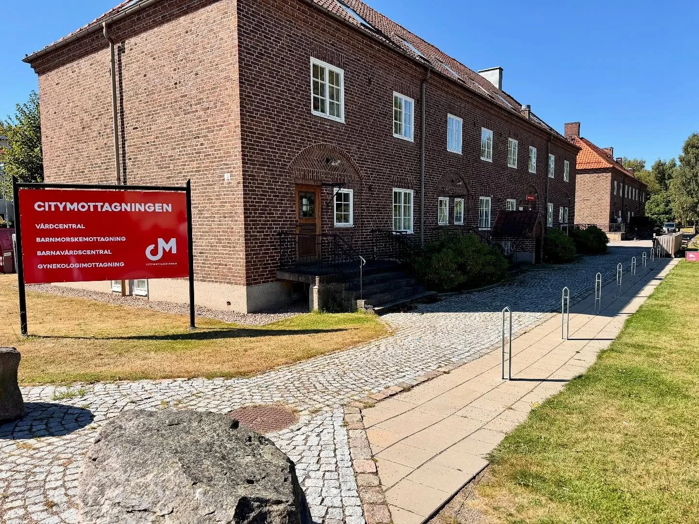 Varje dag strävar vi efter att erbjuder en mer personlig vårdupplevelse. Välkommen till oss!🌱
#citymottagningen #citymottagningenhassleholm #vårdcentral #gynekologi #barnmorskemottagning #barnavårdscentral #vård #p