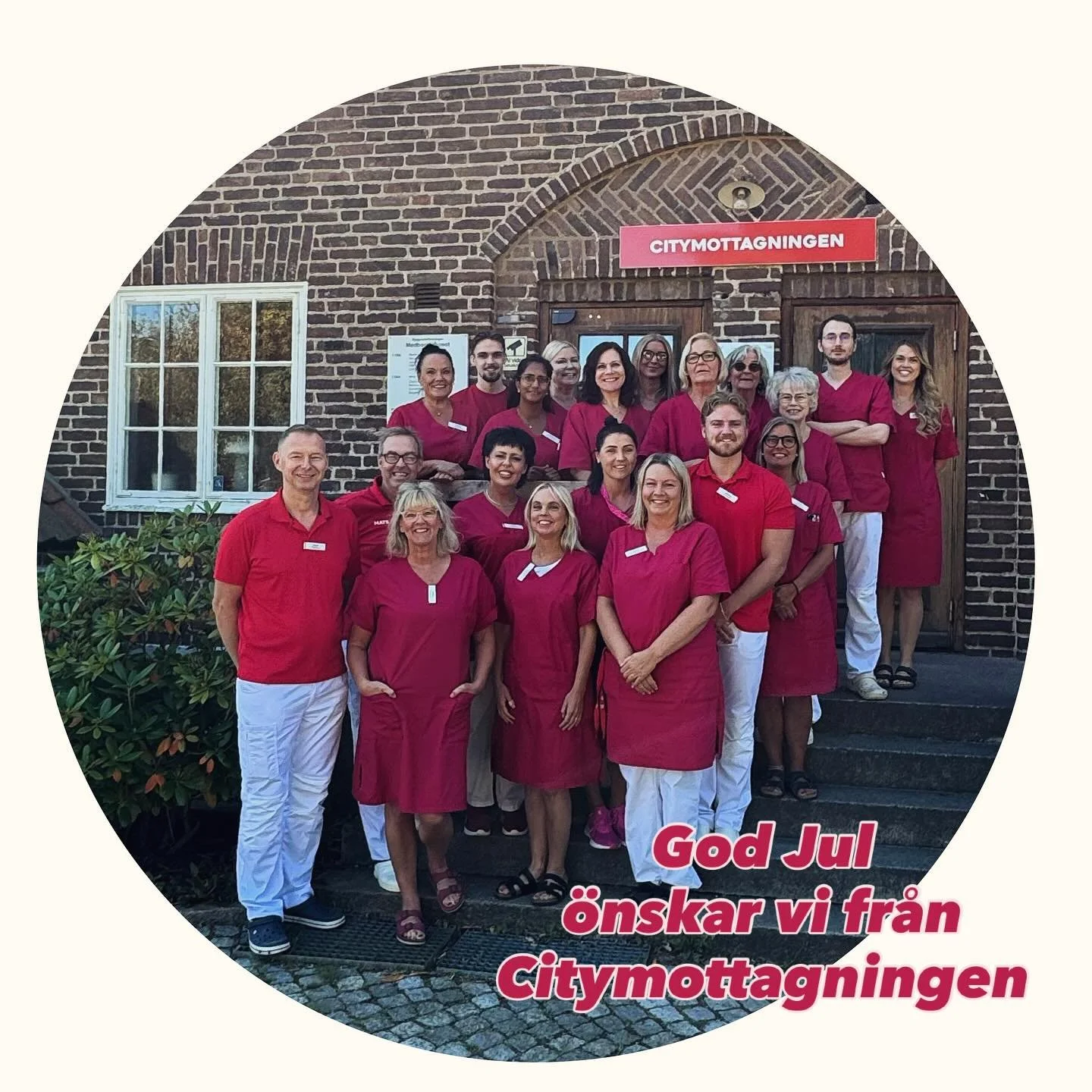 GOD JUL 🎄 
Vi vill &ouml;nska dig en god jul och tacka f&ouml;r &aring;ret som g&aring;tt. V&aring;r f&ouml;rhoppning &auml;r att f&aring; forts&auml;tta finnas h&auml;r f&ouml;r dig &auml;ven under det kommande &aring;ret.

#citymottagningen #h&aum