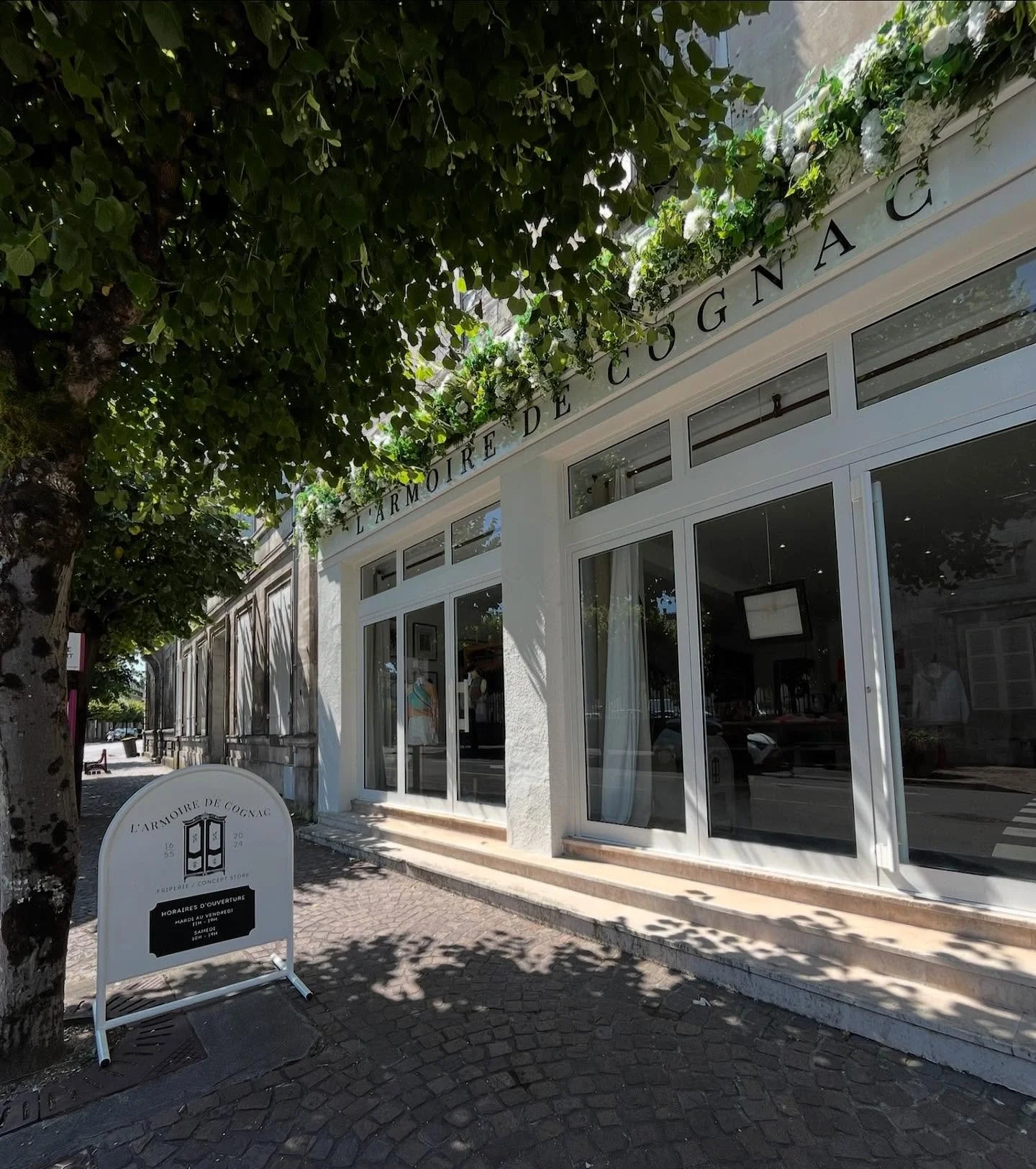 ✨ Clap de fin pour L&rsquo;Armoire de Cognac ✨

L&rsquo;aventure touche &agrave; sa fin&hellip; mais quel chemin incroyable parcouru !
Je tiens &agrave; remercier du fond du c&oelig;ur toutes mes clientes, pour leur fid&eacute;lit&eacute;, leurs sour