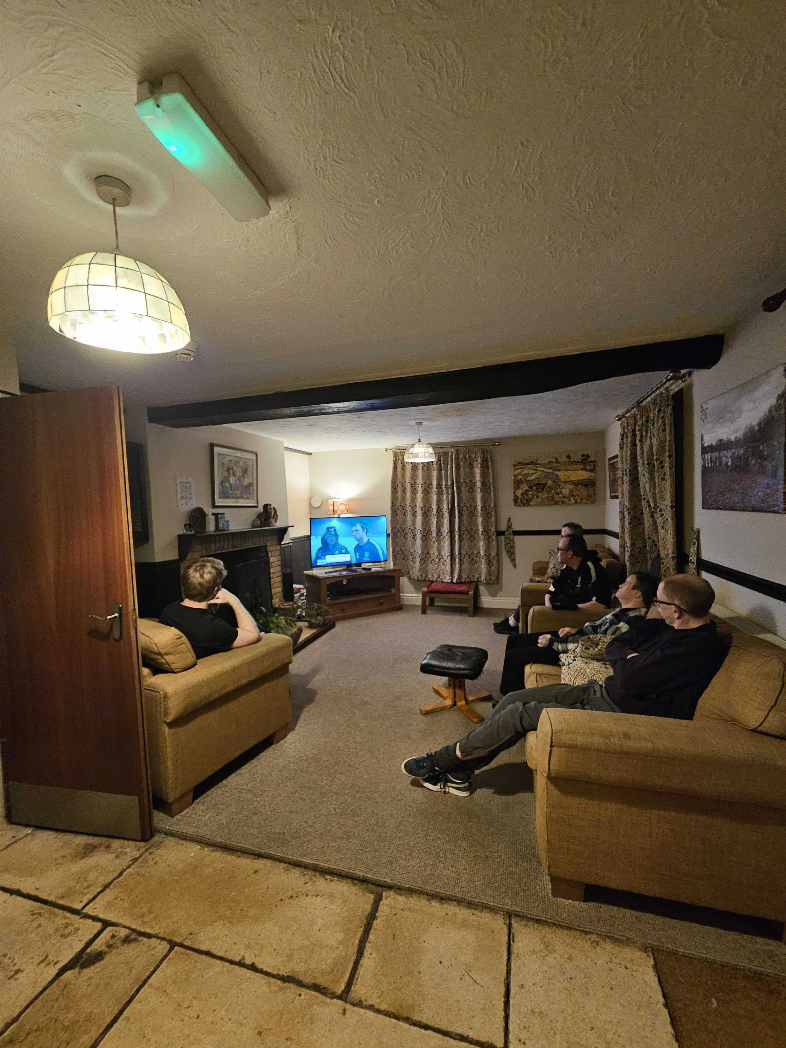 2026-01-07 DE DC JH SR watching itv news coverage of the cavaliers.jpg