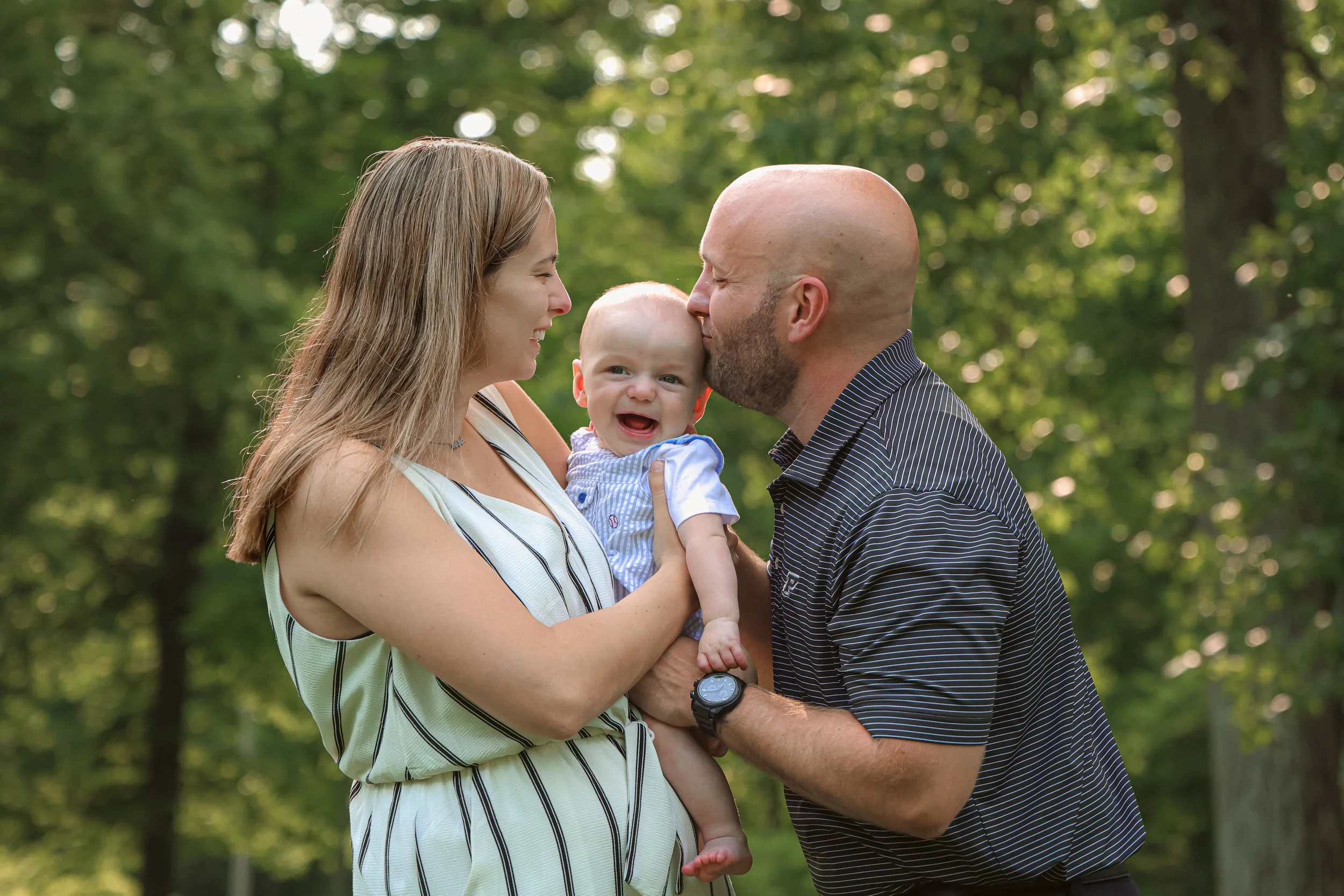 Indianapolis family photo session outdoors in the summer at a park