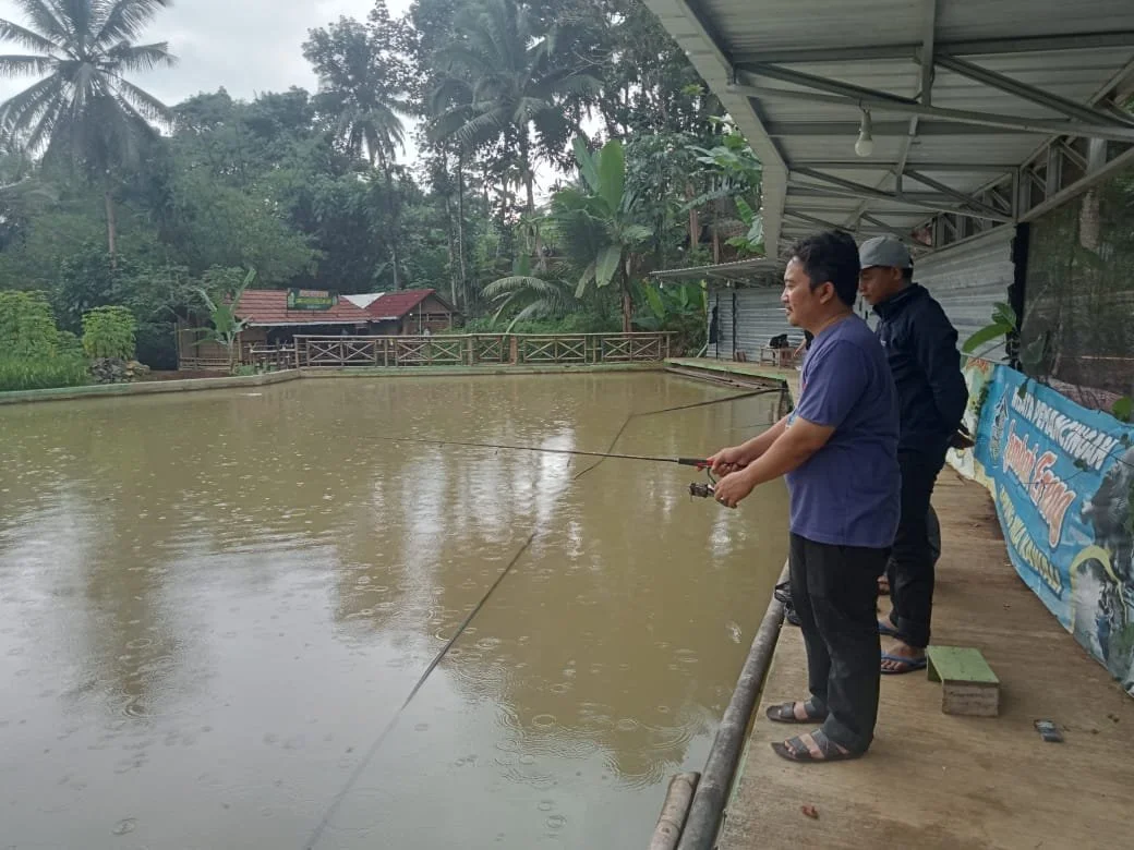 Kolam pemancingan di kampung Nila Kawali Kab. Ciamis