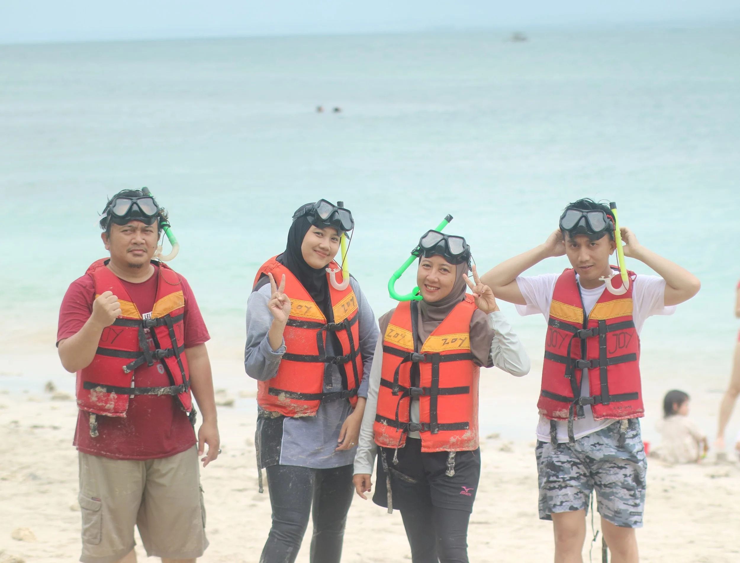Bersiap untuk kegiatan Snorkeling bersama team yang kompak