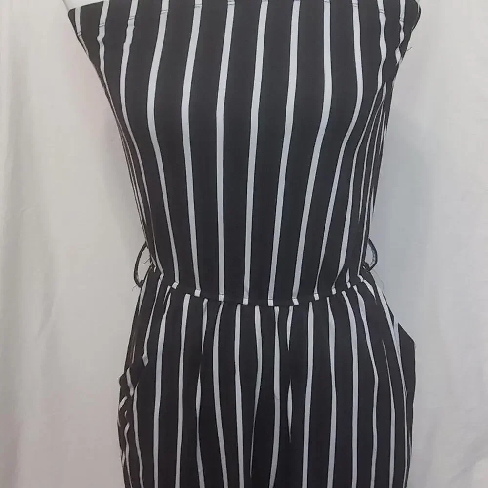 Pre-Owned Youth Black and White Capella Romper Size Small
