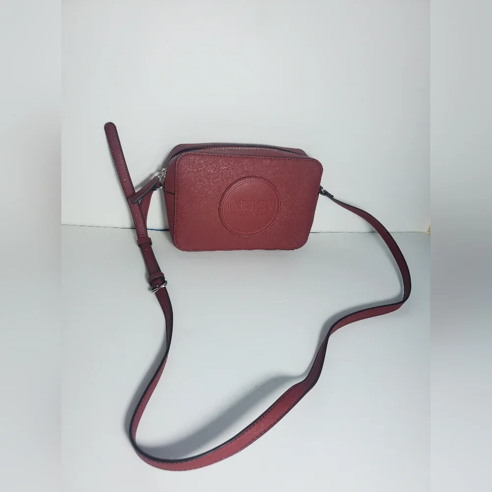 Pre-Owned Women’s Burgundy Cross Over With Strap