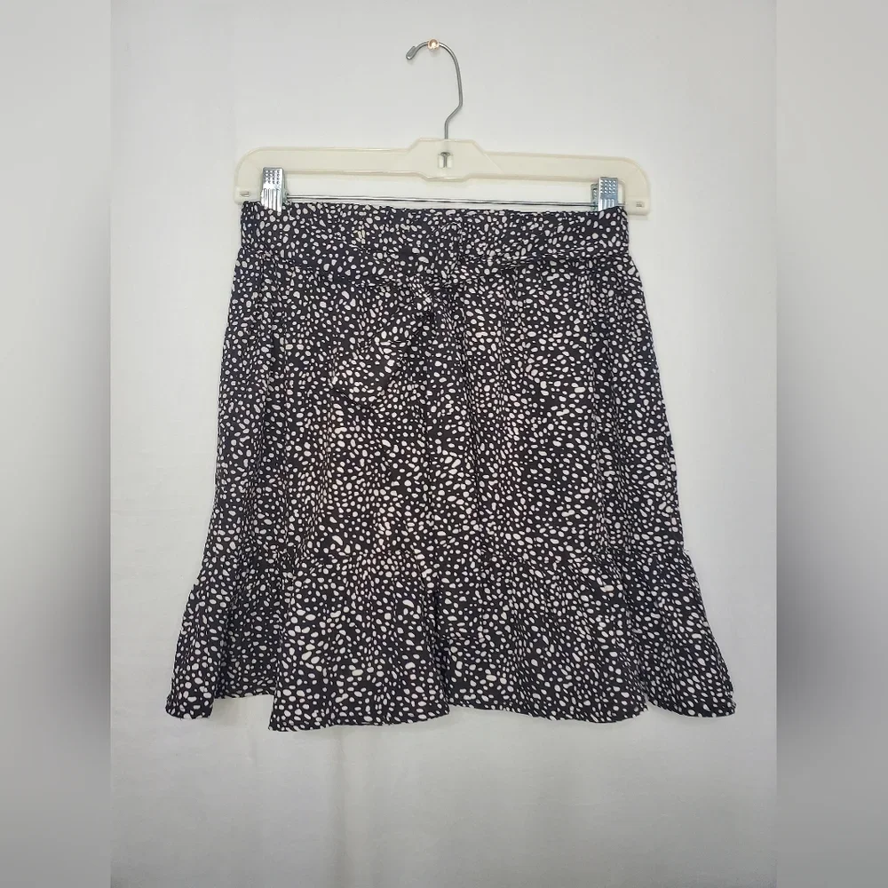 Pre-Owned Women’s Shein Black and White Skirt Size Medium