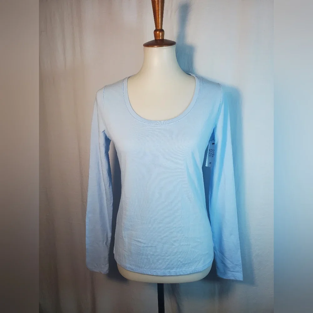 NWT Fresh Water Blue No Boundaries Women’s Long Sleeve Tee Size Medium (8-10)