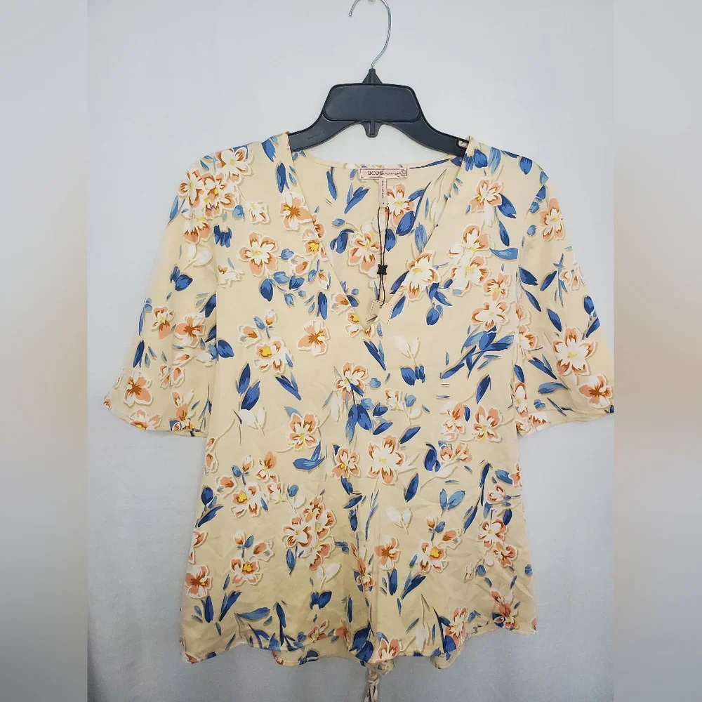 NWOT Women’s BCBGeneration Floral Blouse Size Medium