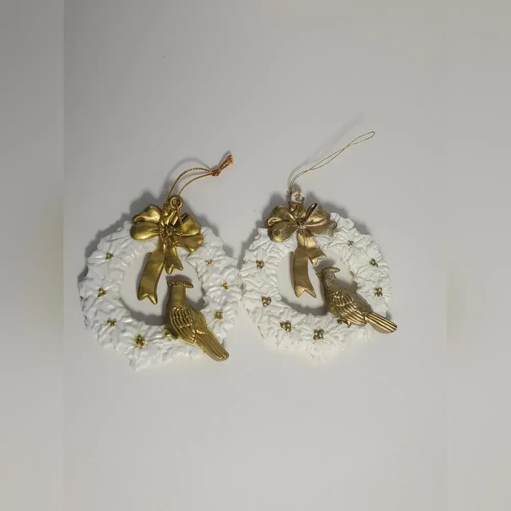 Pre-Owned 2 Vintage Cardinal Wreath Bird and Flowers White and Gold Hanging Ornament