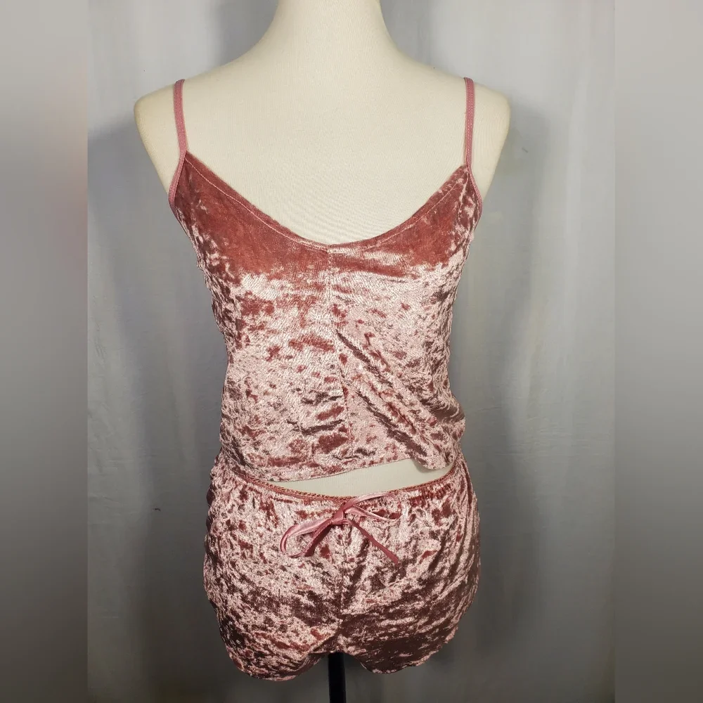 Pre-Owned Women’s Pink Velvet Night Intimates Camisole & Shorts Set Size Small