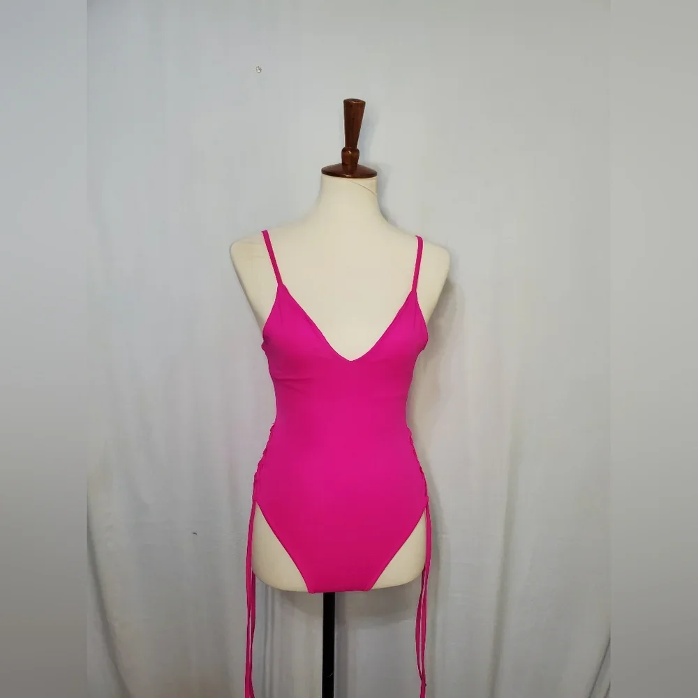 NWT Women’s Daisy Pink One Piece Bathing Suit Size Small