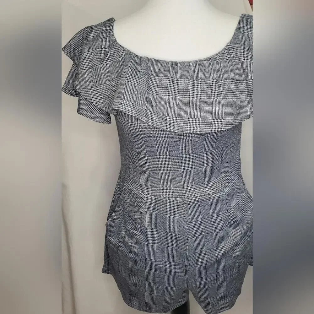 Pre-Owned Youth She + Sky Cute Design Romper Size Large