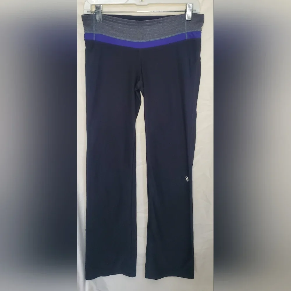 Pre-Owned Women MPG Black, Grey, and Purple Stretch Leggings Size Small