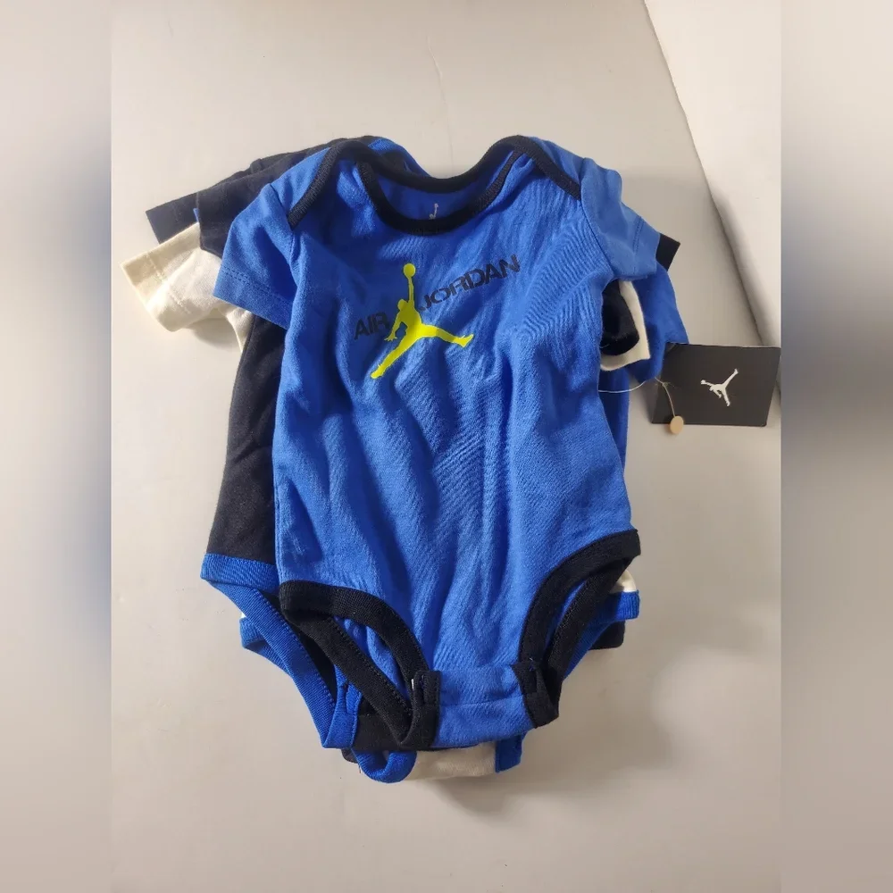 New Black, Blue, White Infant 5 Pack Bodysuits Size 0/3 Months