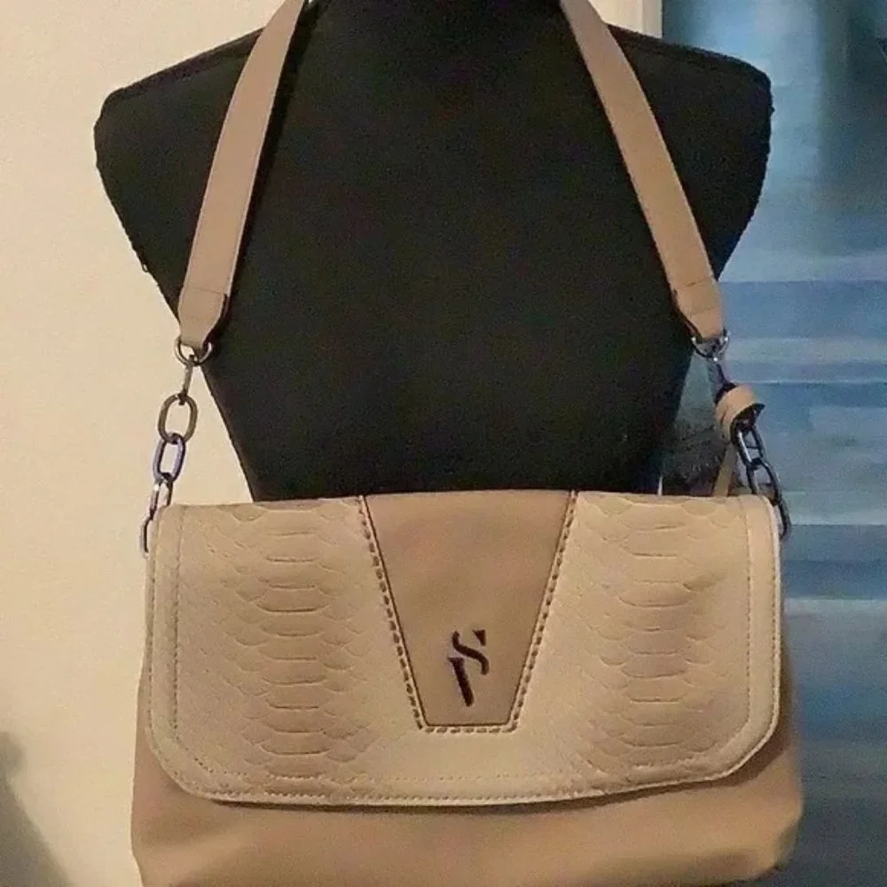 Excellent Used Condition Simply Vera Wang Vegan Leather Shoulder Bag