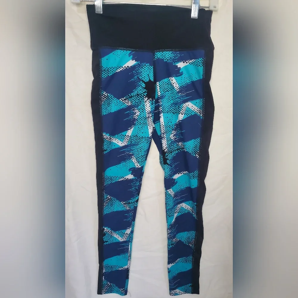 Pre-Owned Blue, White, and Black Active Leggings Size Medium
