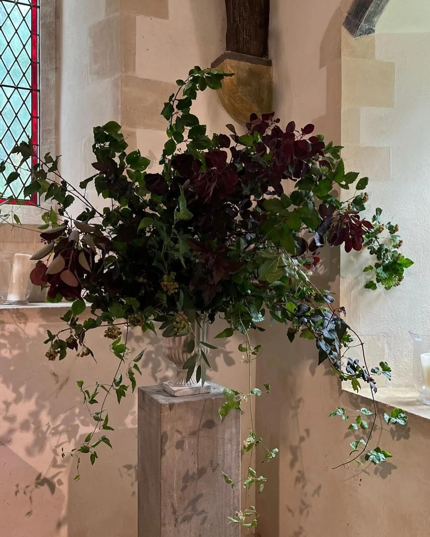One of the beautiful foliage urns from A&amp;A&rsquo;s wedding yesterday. 
Really showing how foliage on its own can be just as striking as flowers.

Beech, physocarpus green and red, eucalyptus, cotinus and old man&rsquo;s beard.  The deep reds look