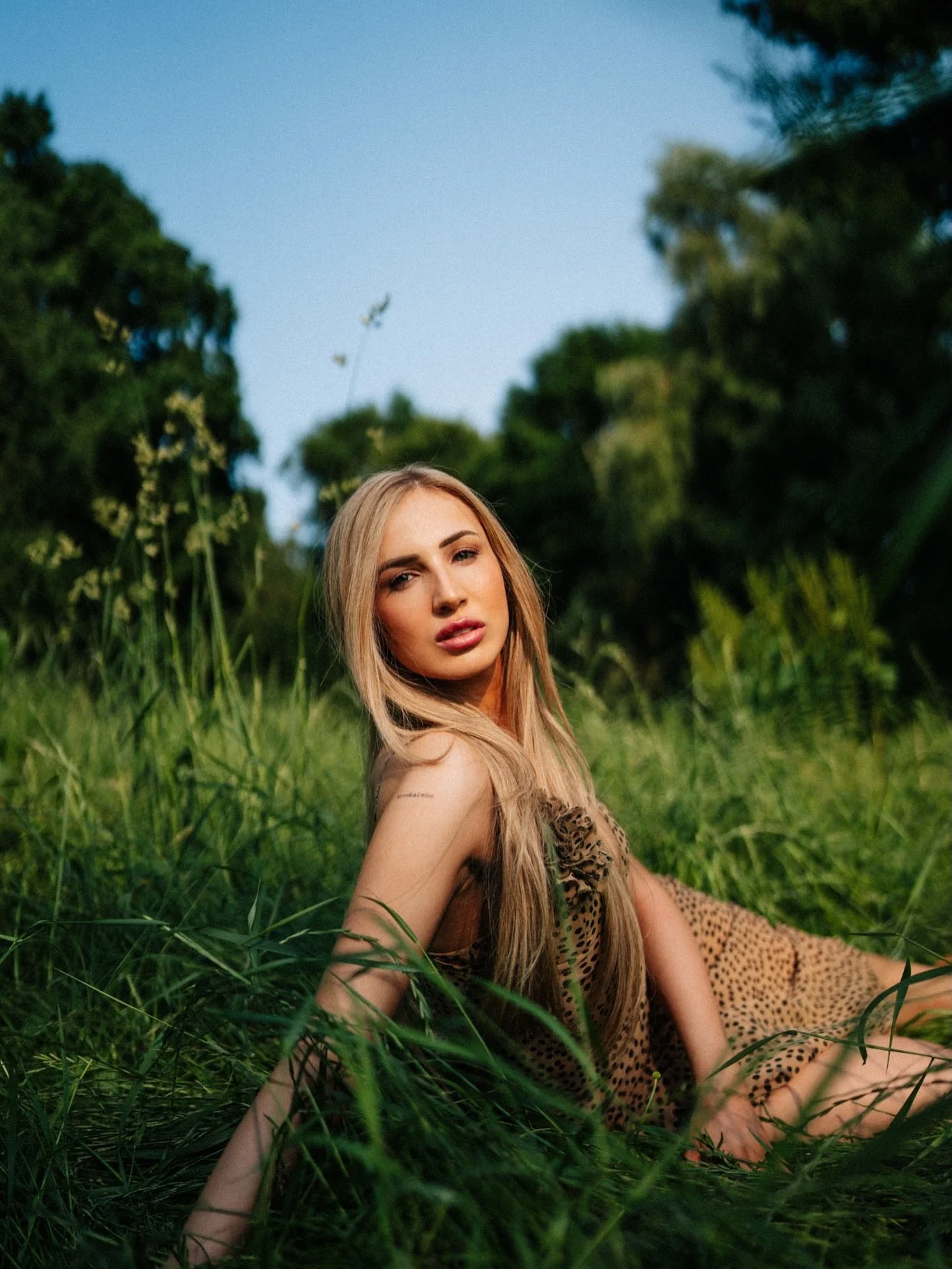 last summer files w/ @fulltimejulia 

#photographer #model #fy #magazine #inspo