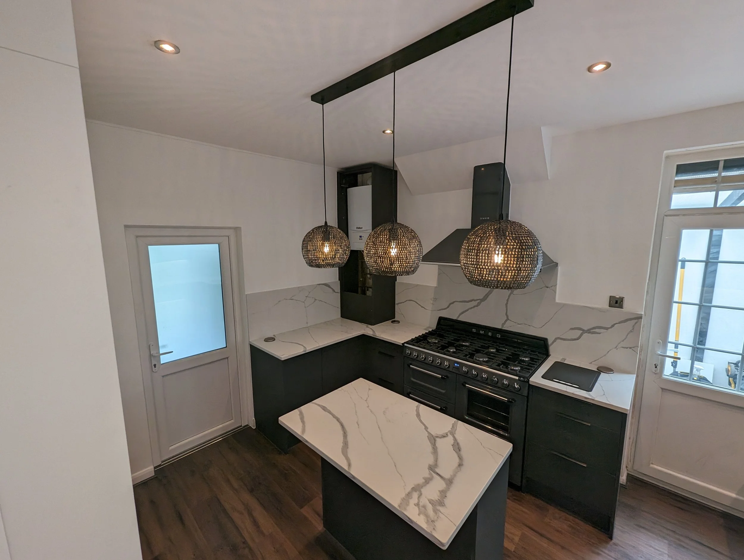 fit-to-perfection-kitchens-marble-worktop.jpg