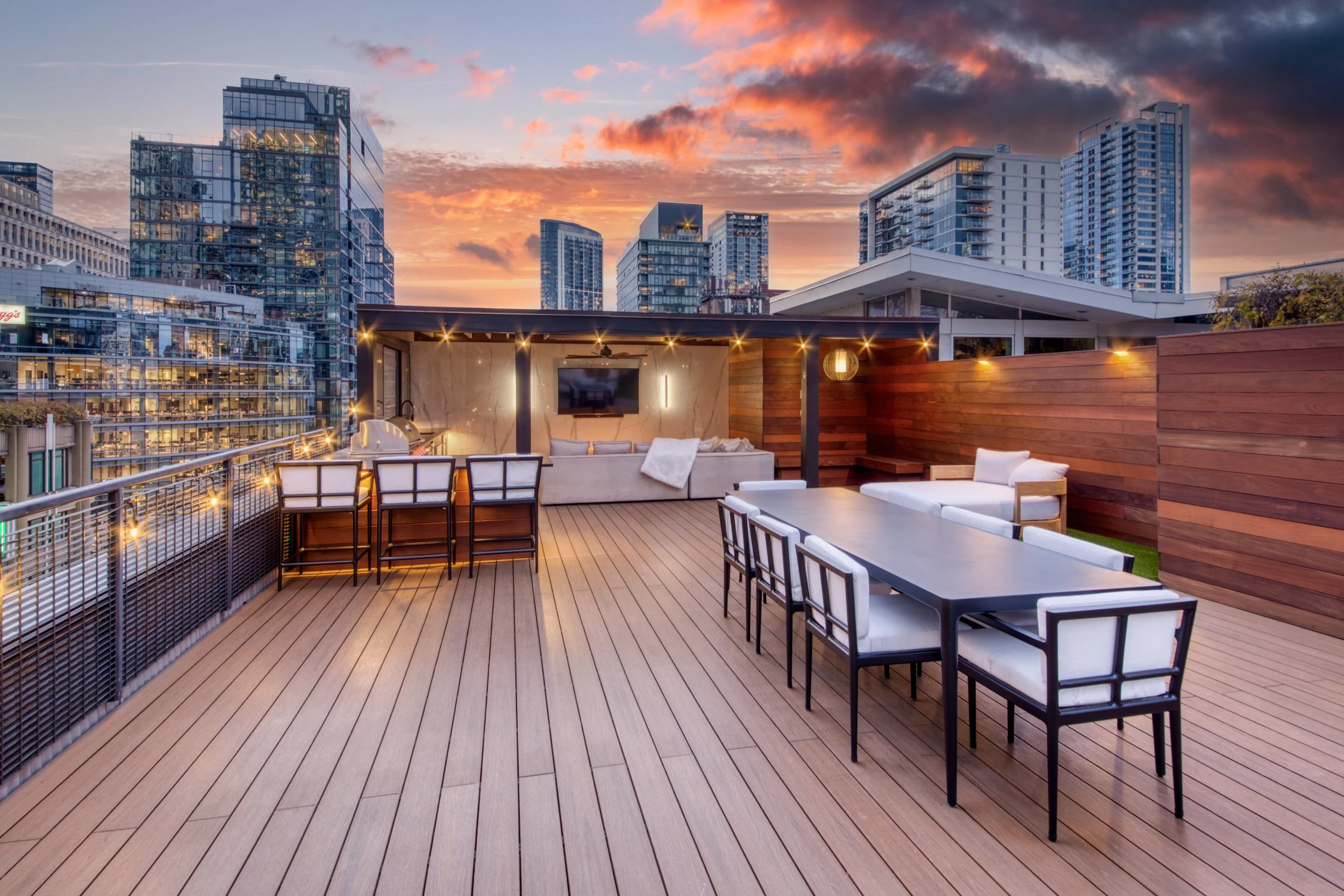 Burke Black Properties - River North - Roof Deck - 3.jpg