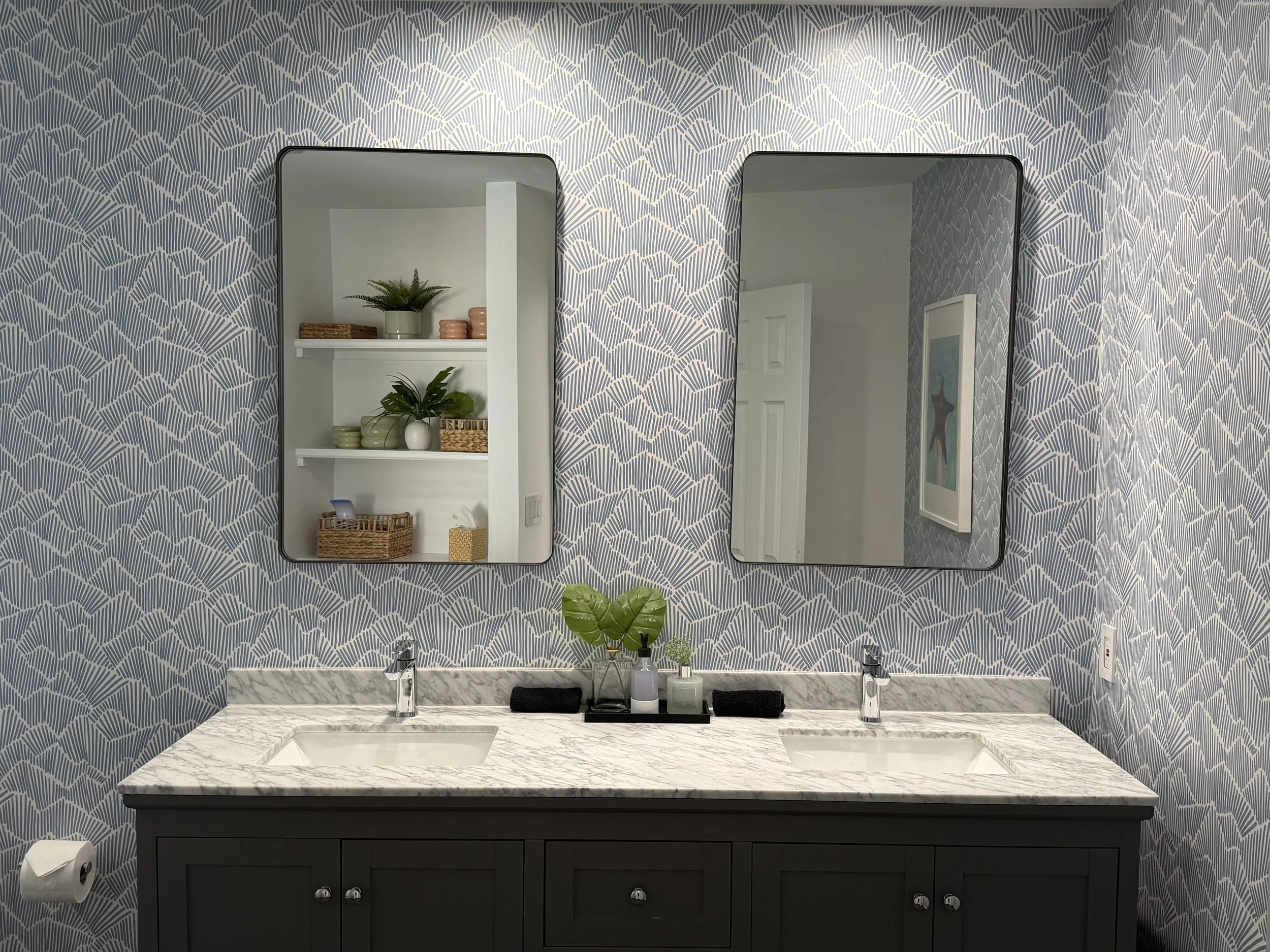 Full bath upstairs with double vanity 
