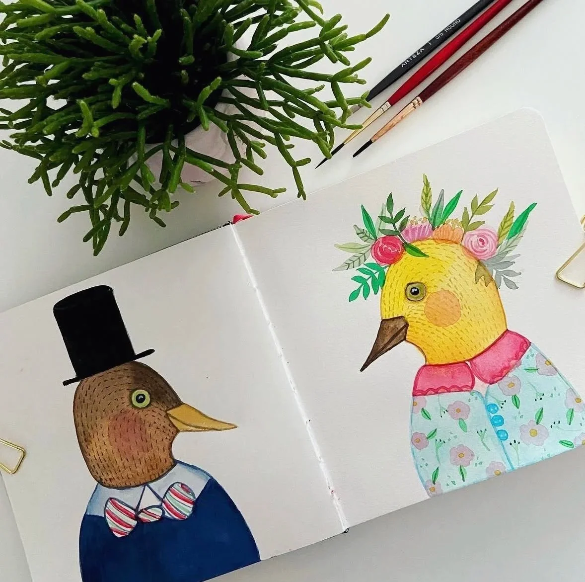 Carnet de croquis avec des oiseaux à l'aquarelle.