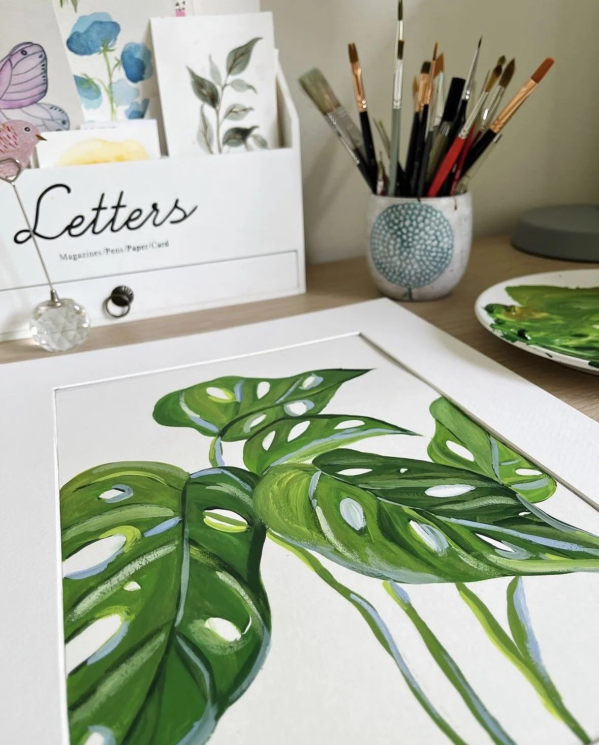Peinture de feuilles de monstera à la gouache.