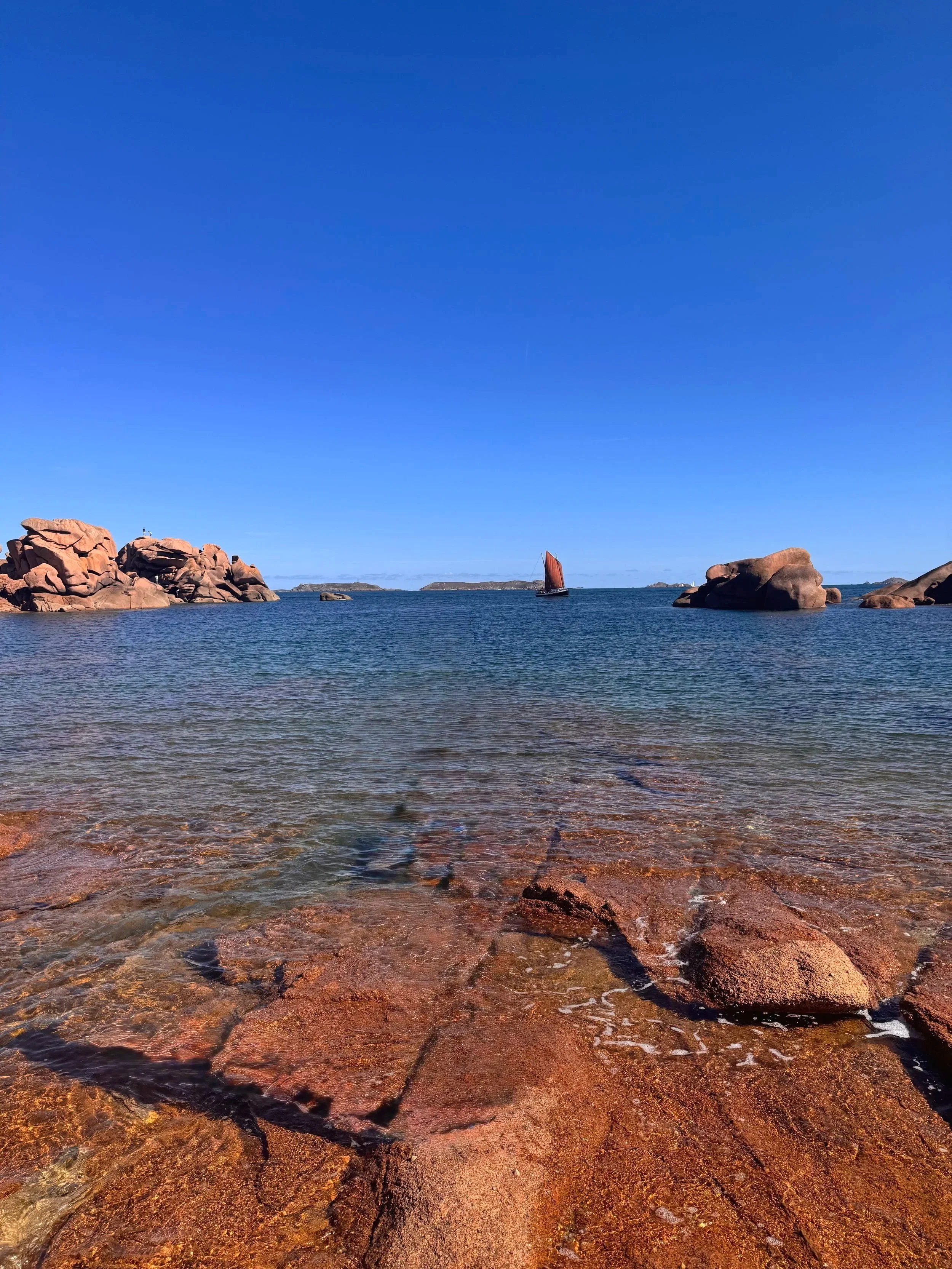 cote-de-granit-rose-bretagne-rochers-plage.jpg