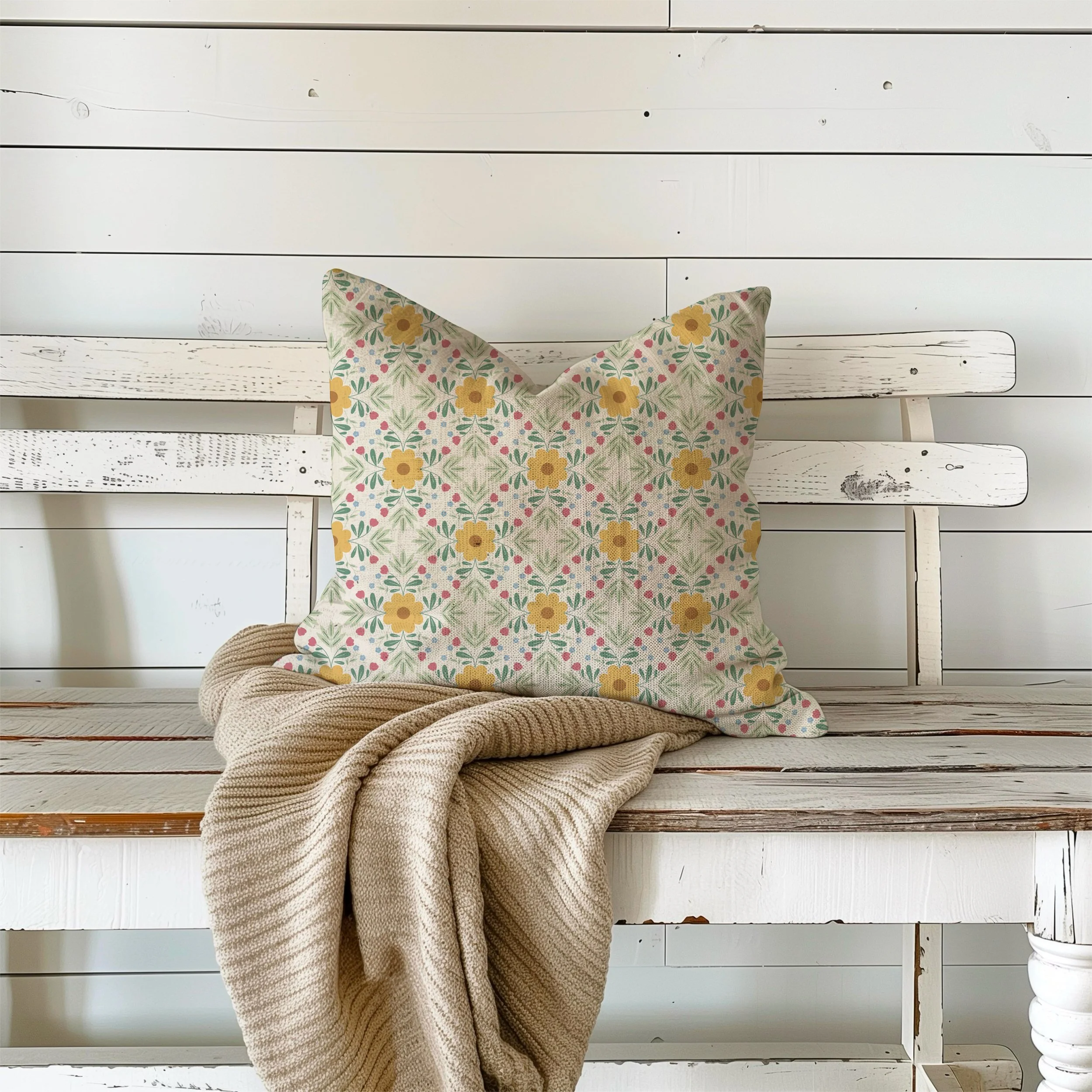 Motif floral géométrique appliqué à un coussin