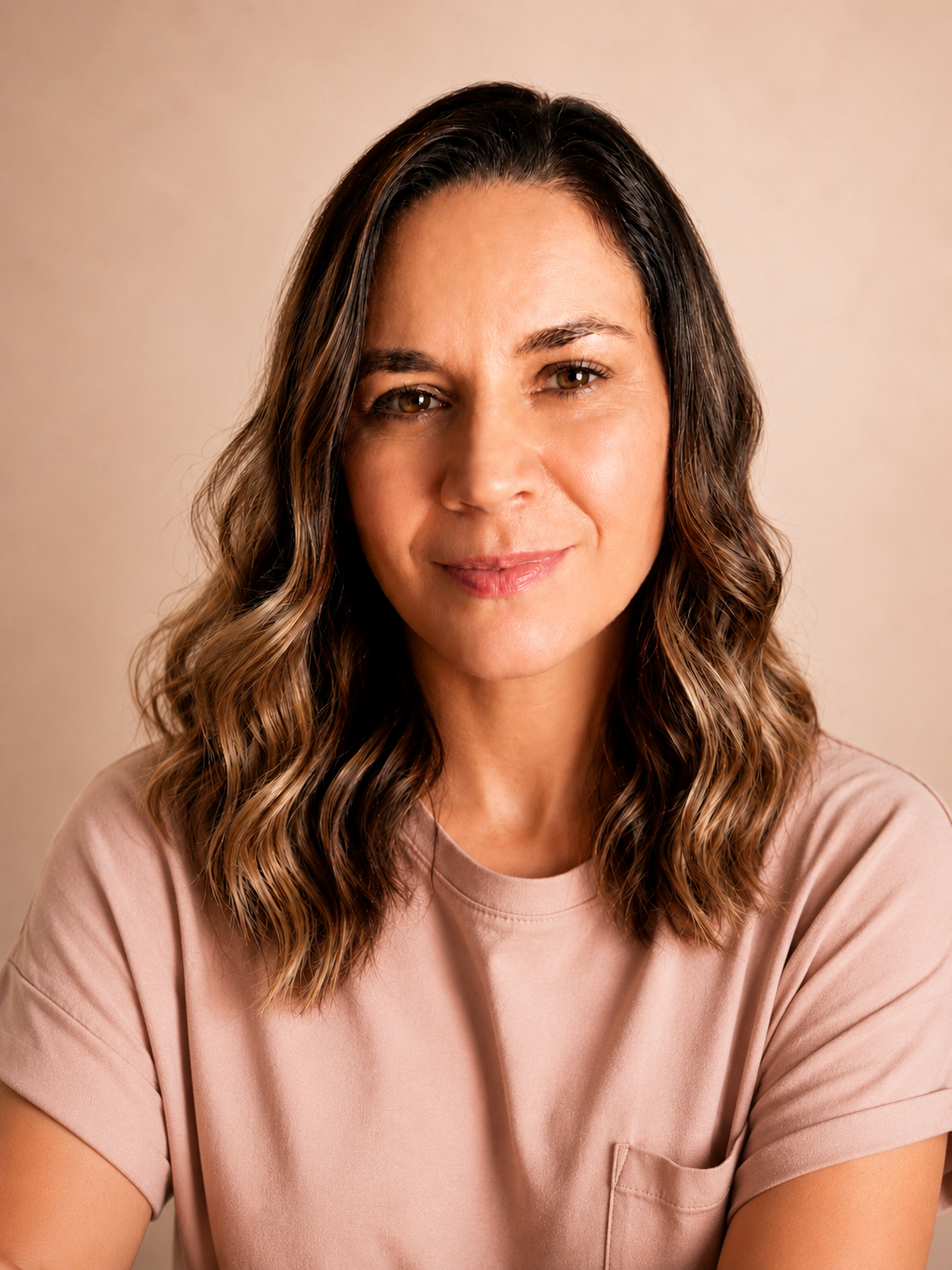 Portrait d’Elizabeth Goncalves, illustratrice et designer de surface, fondatrice de Fleur de Liza Design Studio