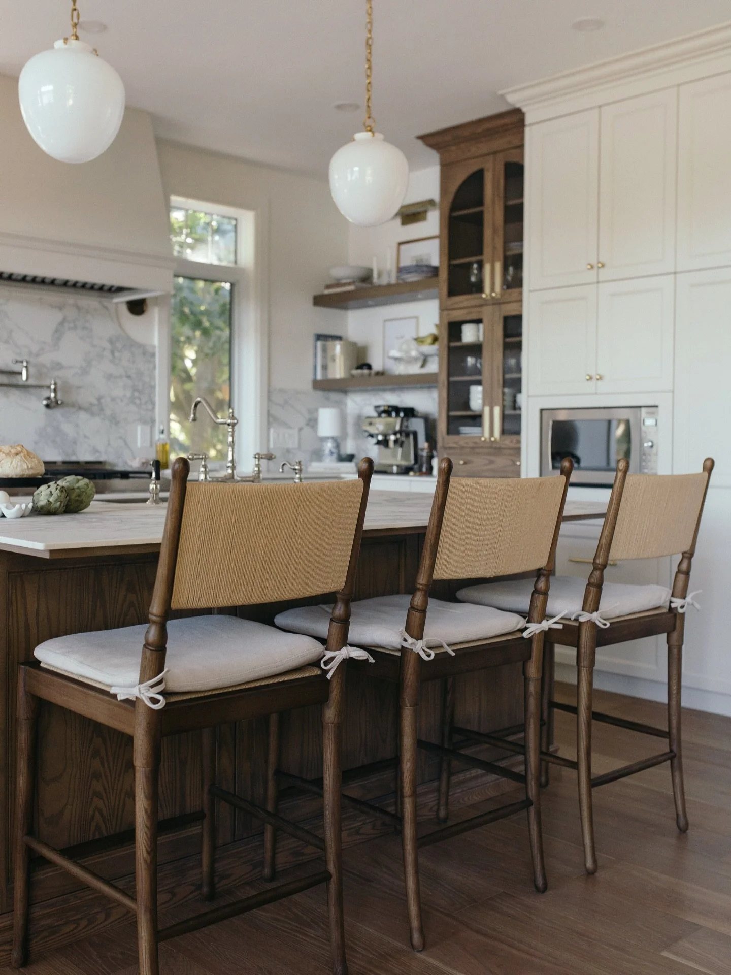 Remember this - Marriage during a renovation is all about compromise. He gets the Generac. You get the kitchen of your dreams. 🤝🏻

Design &amp; build by Galla Interiors

#timelessdesign #customkitchen #ottawainteriors #manotickbusiness #luxuryi̇nte