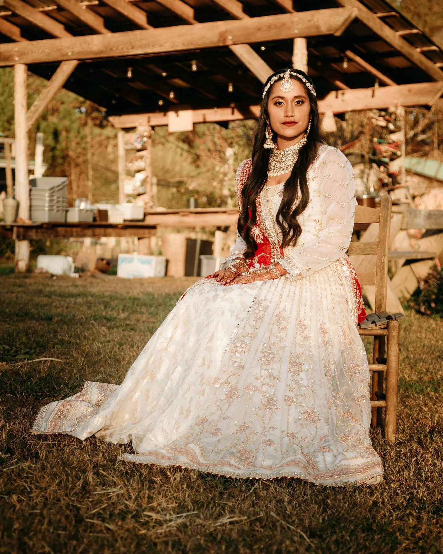 I am a queen. In my heart. 

I am so proud of the decisions I have made in my life.

I walk my path with grace, confidence and humility.

I have friends - chosen family - who see me and love me, unconditionally.

I love helping others. 

I love who I