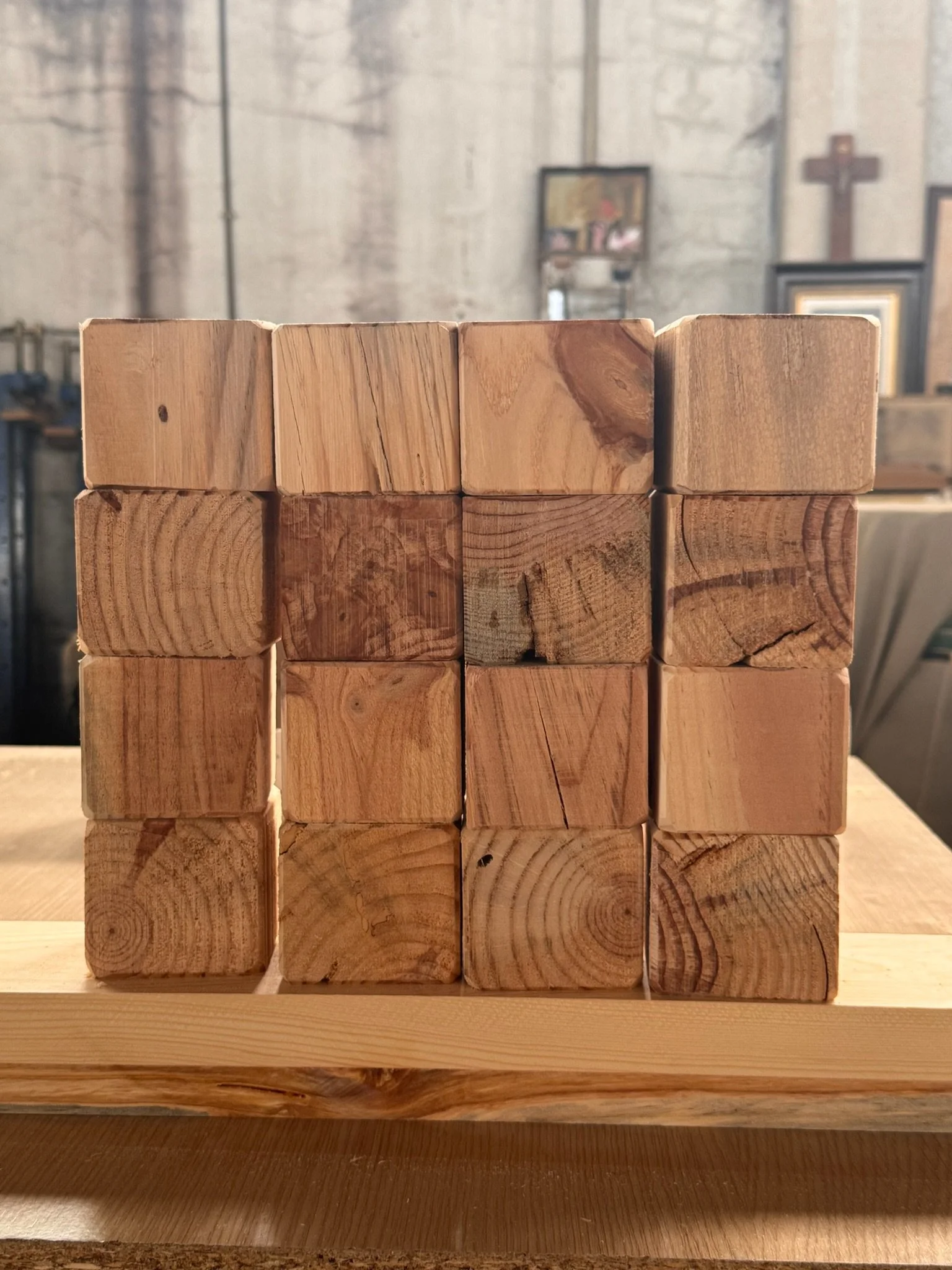 Módulos de madera seleccionados para crear el aplique artesanal HAZO