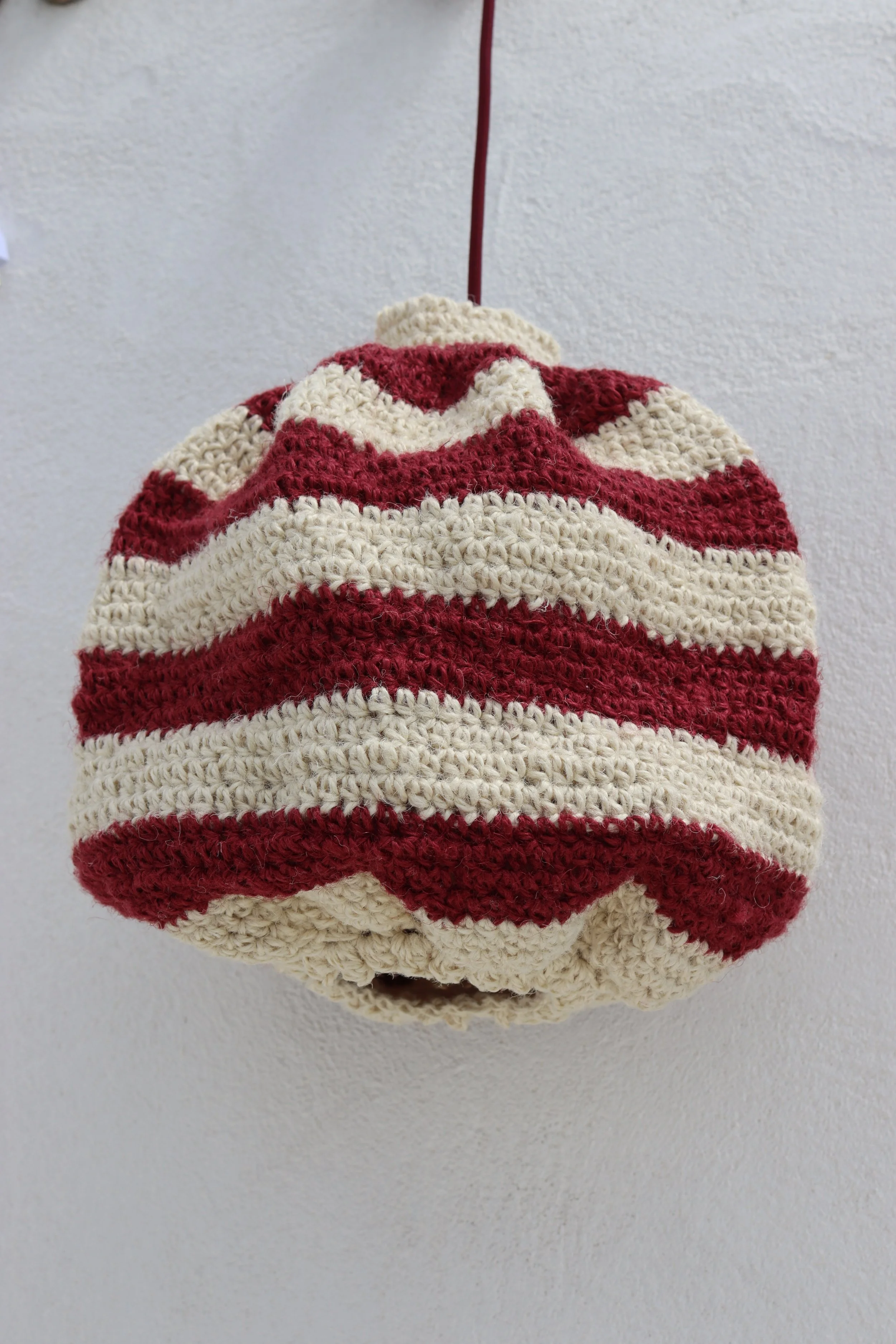 Lámparas de crochet: cuando el hilo se convierte en luz artesanal