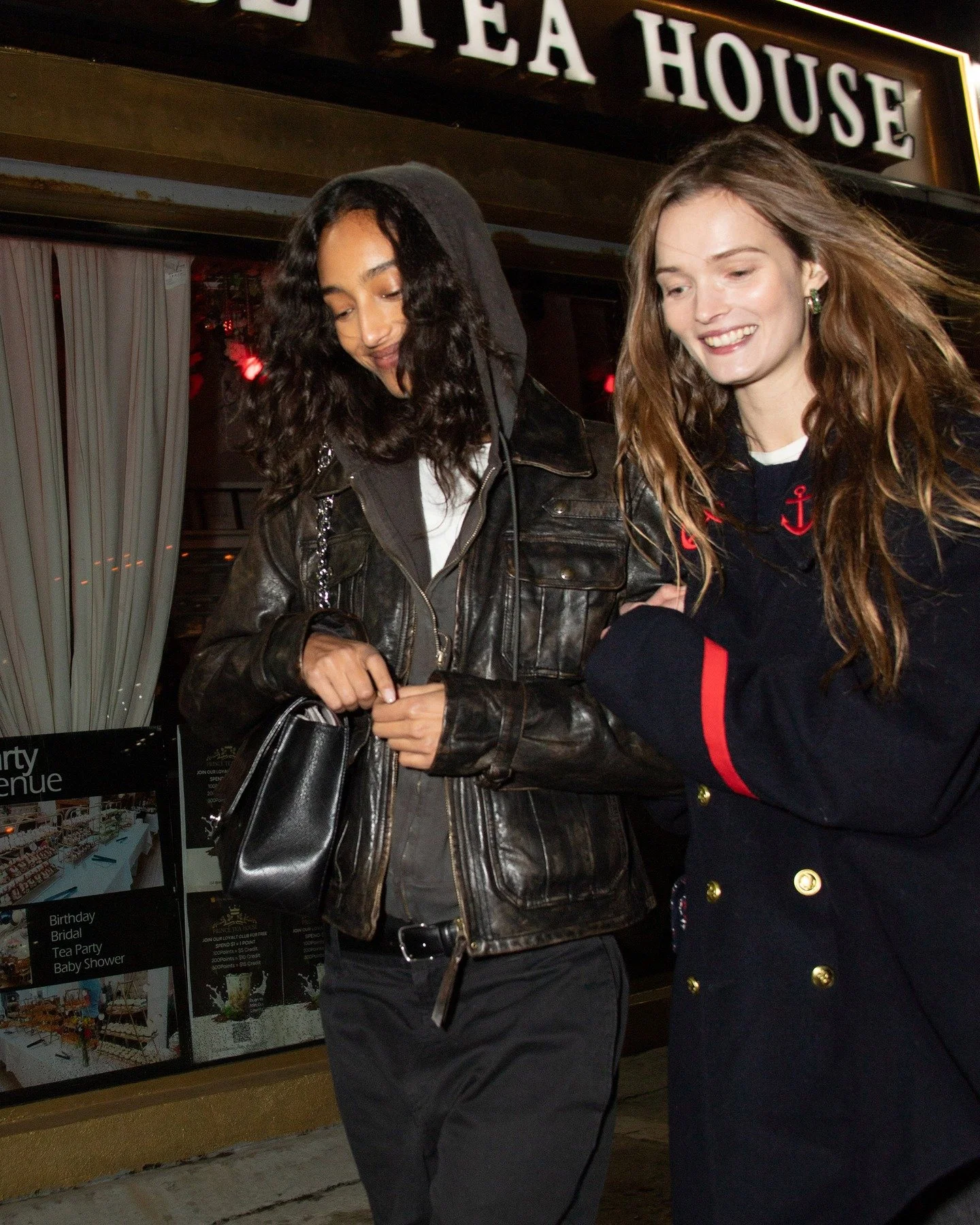 Stand clear of the walking models! Here are some of the models that walked Chanel's Metiers d'Art show. @chanelofficial had their runway show inside an old inactive subway station. 📷 @stomping.creative
.
.
.
.
.
.
.
#modelsnyc #runwaymodels #chanel 