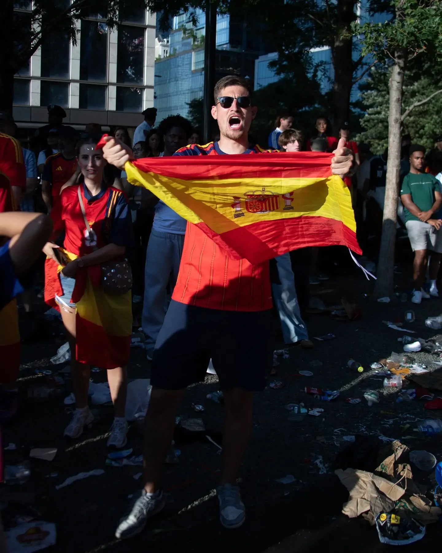 More photos from the Vessel! Lots of singing and chanting. I only took a few at Times Square. It was just so tight of a space over there.

Part 2 of 2

#espana #spain #worldcup #streetportraits #nycphotographer