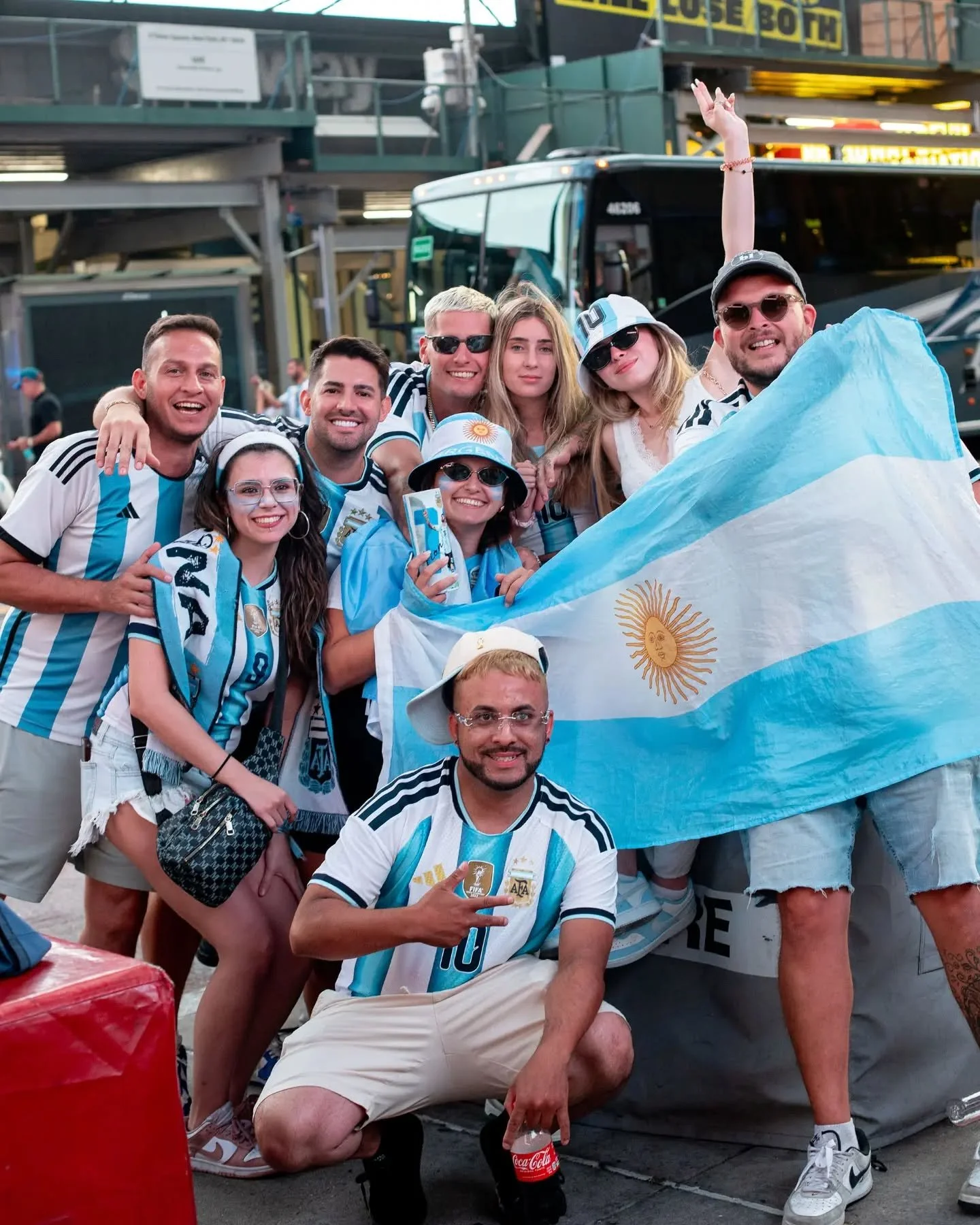 As I was saying, Argentinians were having fun, singing, chanting and dancing after the World Cup final against Spain. Here are some that I met after the game. One group was chilling on the sidewalk singing and chanting. Another group was at a bar dan