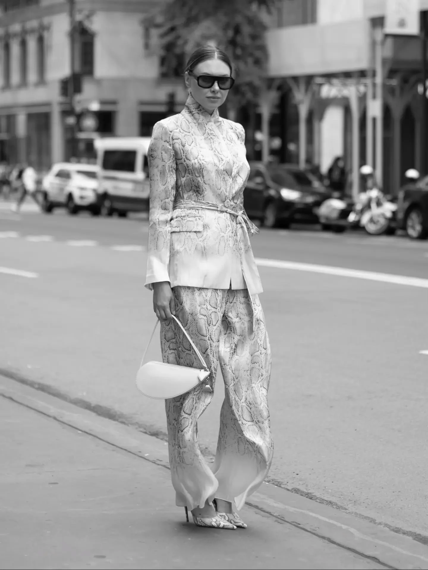 I ran into Kate

📸 @stomping.creative 

#streetstyle #nyfw #fashionstyle #styleinspo #canon40d
