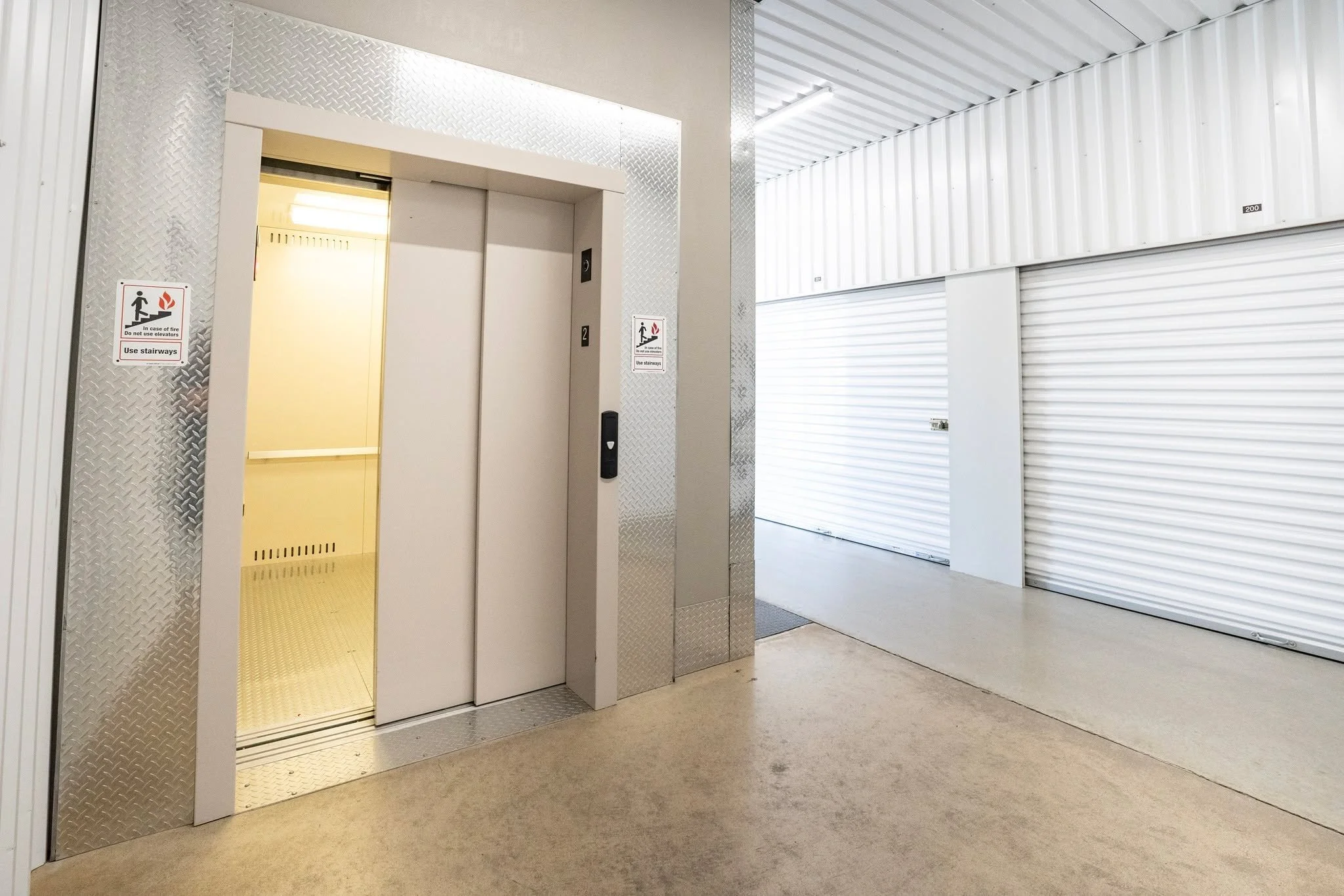 🏠 DECLUTTER YOUR HOME, RECLAIM YOUR PEACE 🏠

Feeling overwhelmed by clutter? A cluttered space = a cluttered mind. It's time to take back control!

Market Place Storage gives you the space to:

🧹 Declutter your home without getting rid of things y