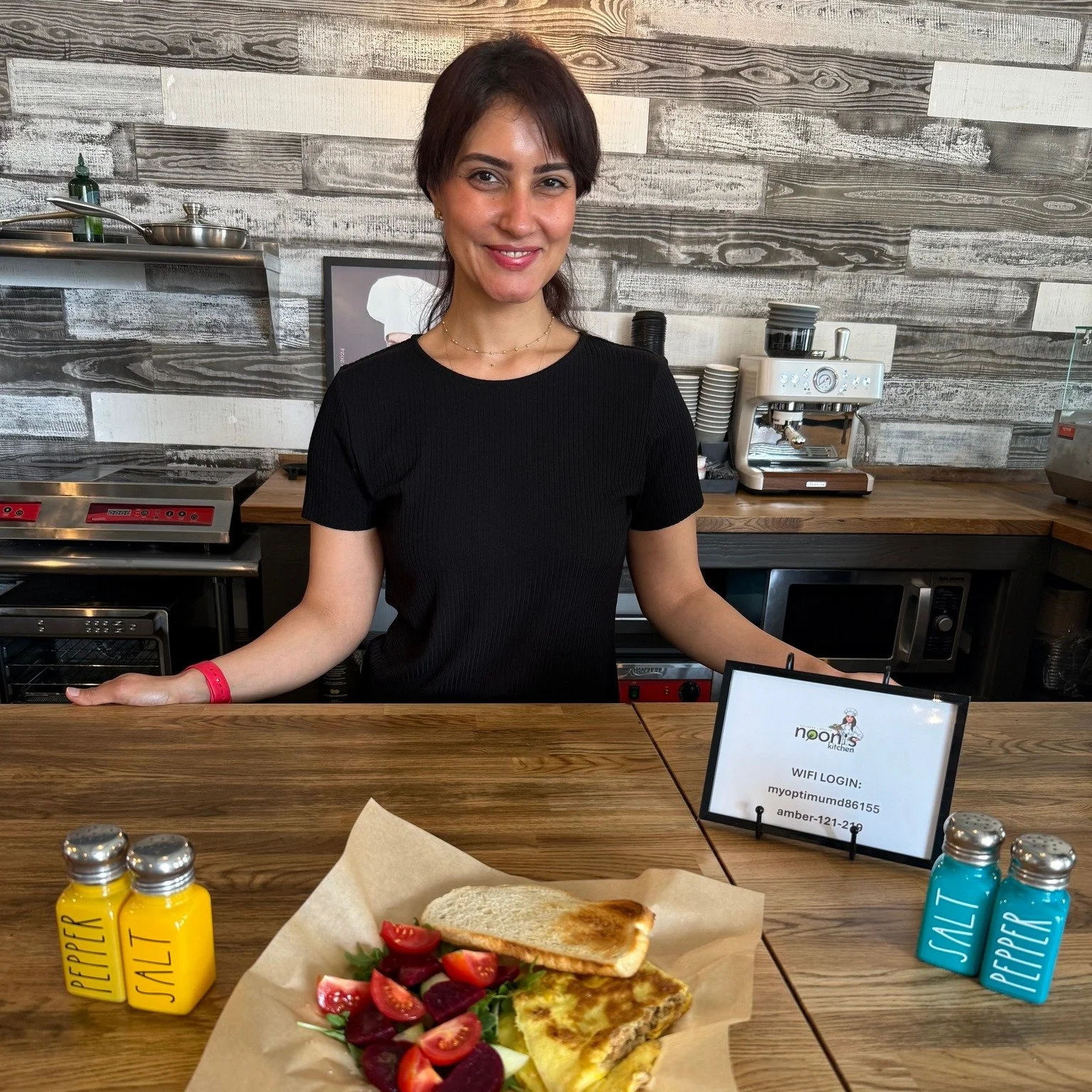 👨&zwj;🍳 MEET CHEF NOONI 👨&zwj;🍳

Behind every amazing meal at Nooni's Culinary Kitchen is Chef Nooni &ndash; a culinary expert dedicated to making healthy food that actually tastes incredible.

Chef Nooni's philosophy: 
✨ Fresh, quality ingredien